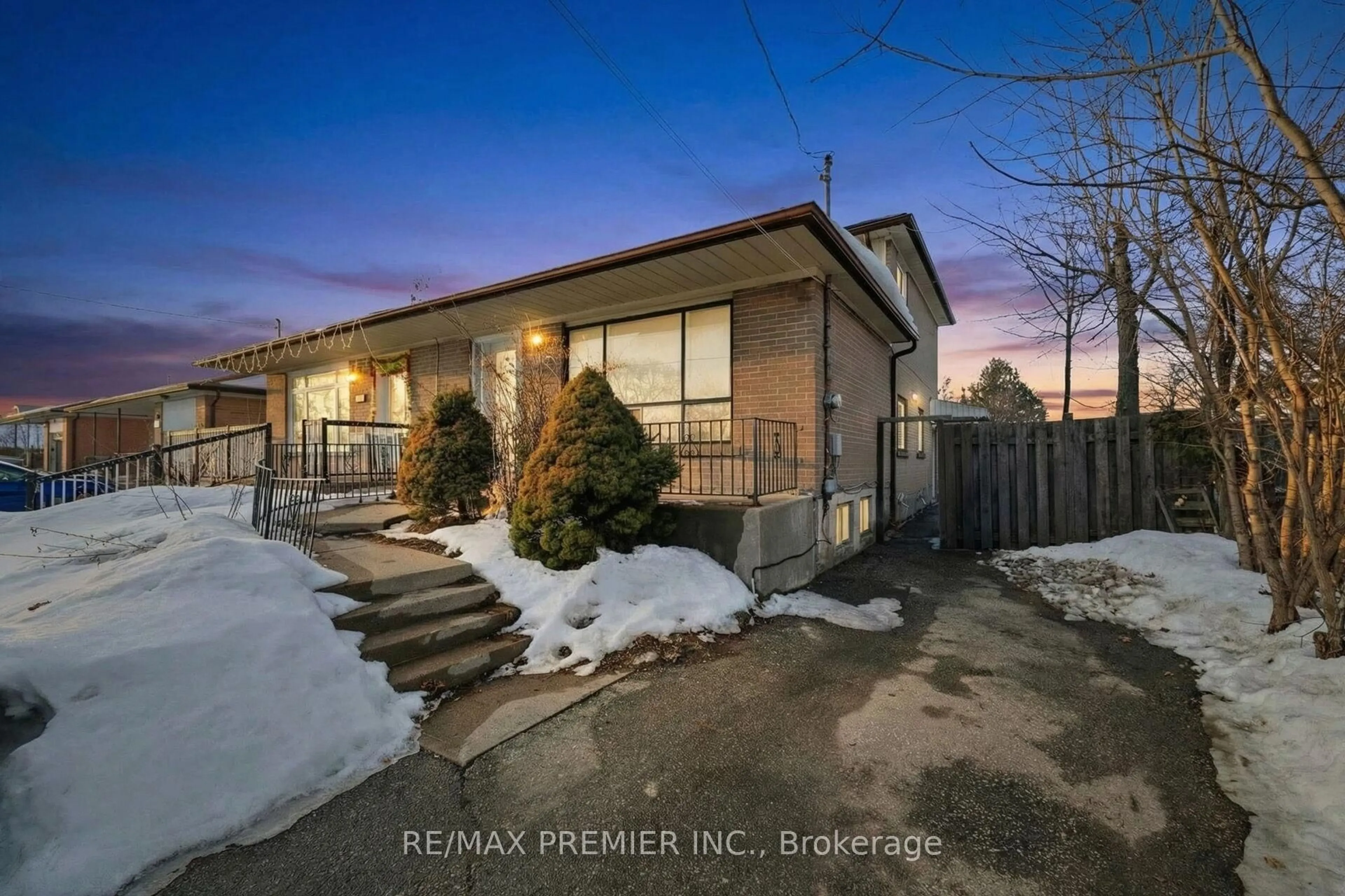 Unknown for 3783 Morning Star Dr, Mississauga Ontario L4T 1Y6