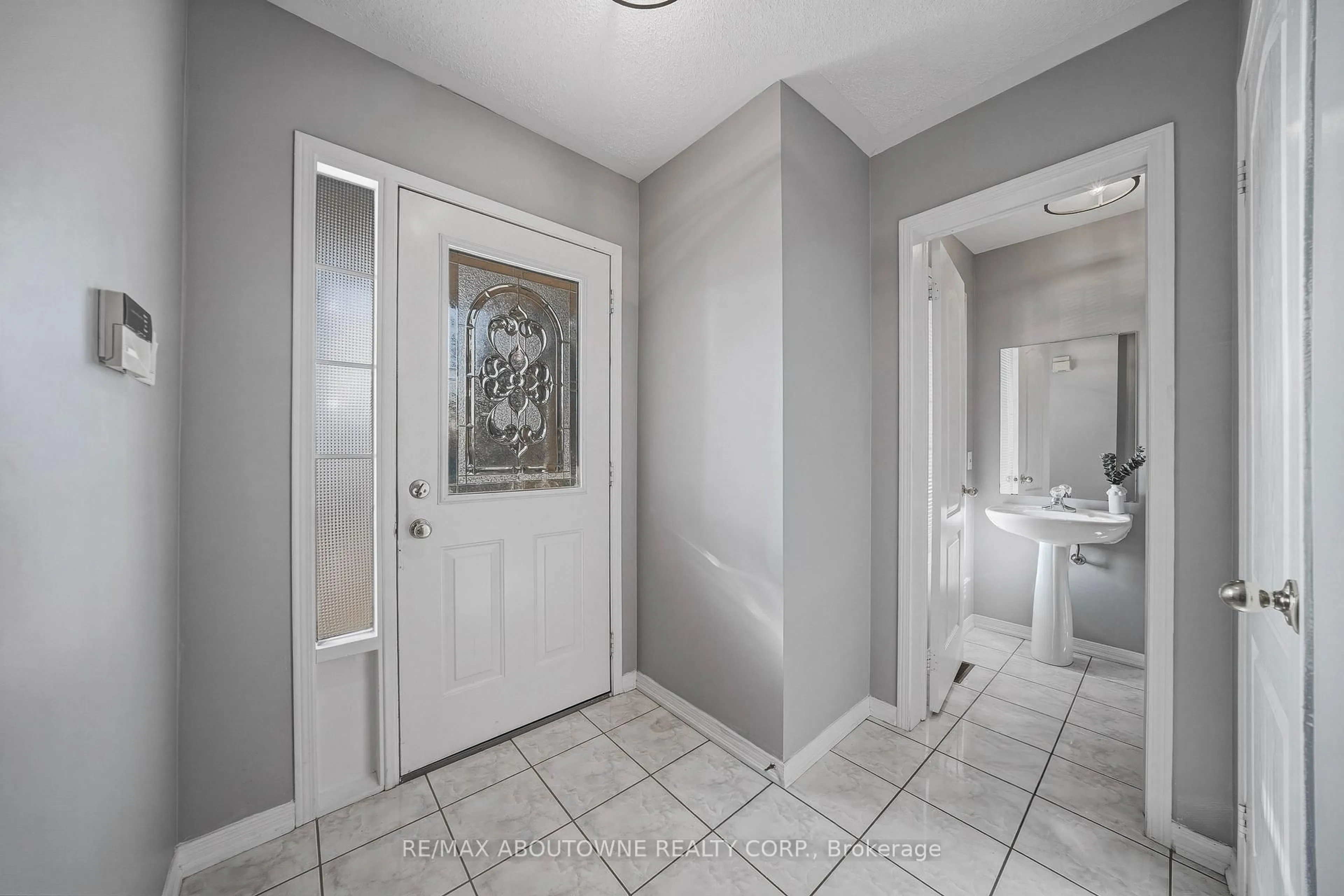 Indoor entryway for 23 Arabia Gate, Brampton Ontario L6R 2N9