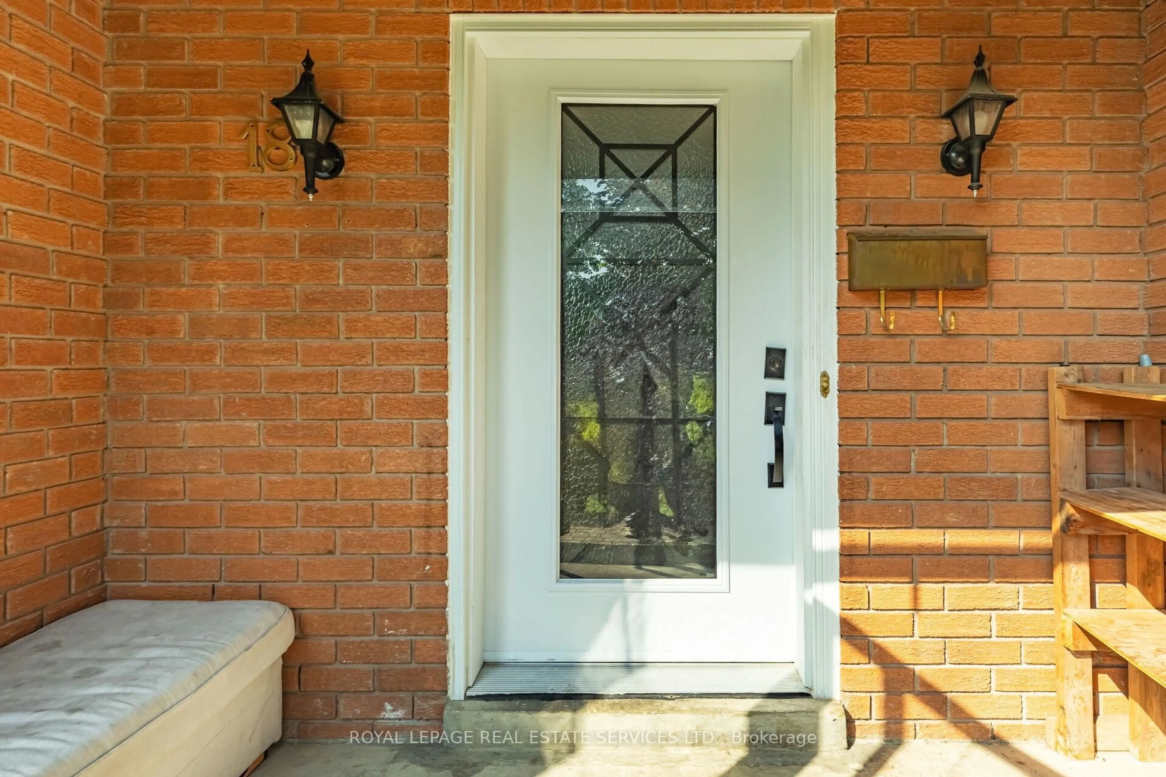 Indoor entryway for 18 Tremont Crt, Brampton Ontario L6Z 4C8