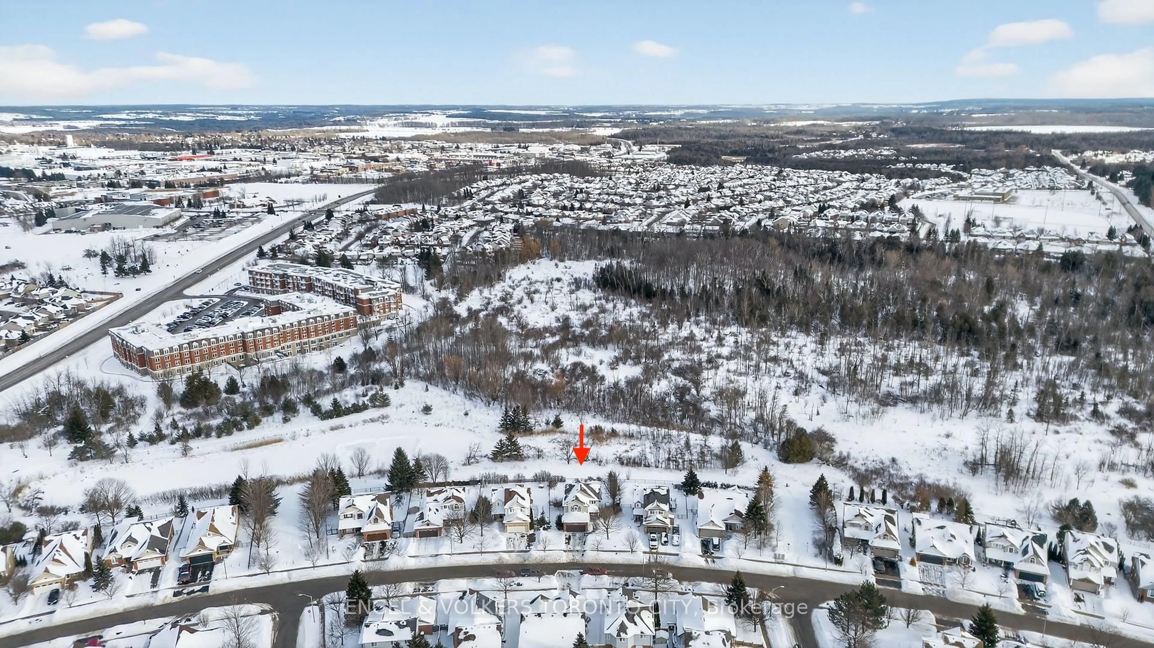 A pic from outside/outdoor area/front of a property/back of a property/a pic from drone, mountain view for 87 Hunter Rd, Orangeville Ontario L9W 5C3