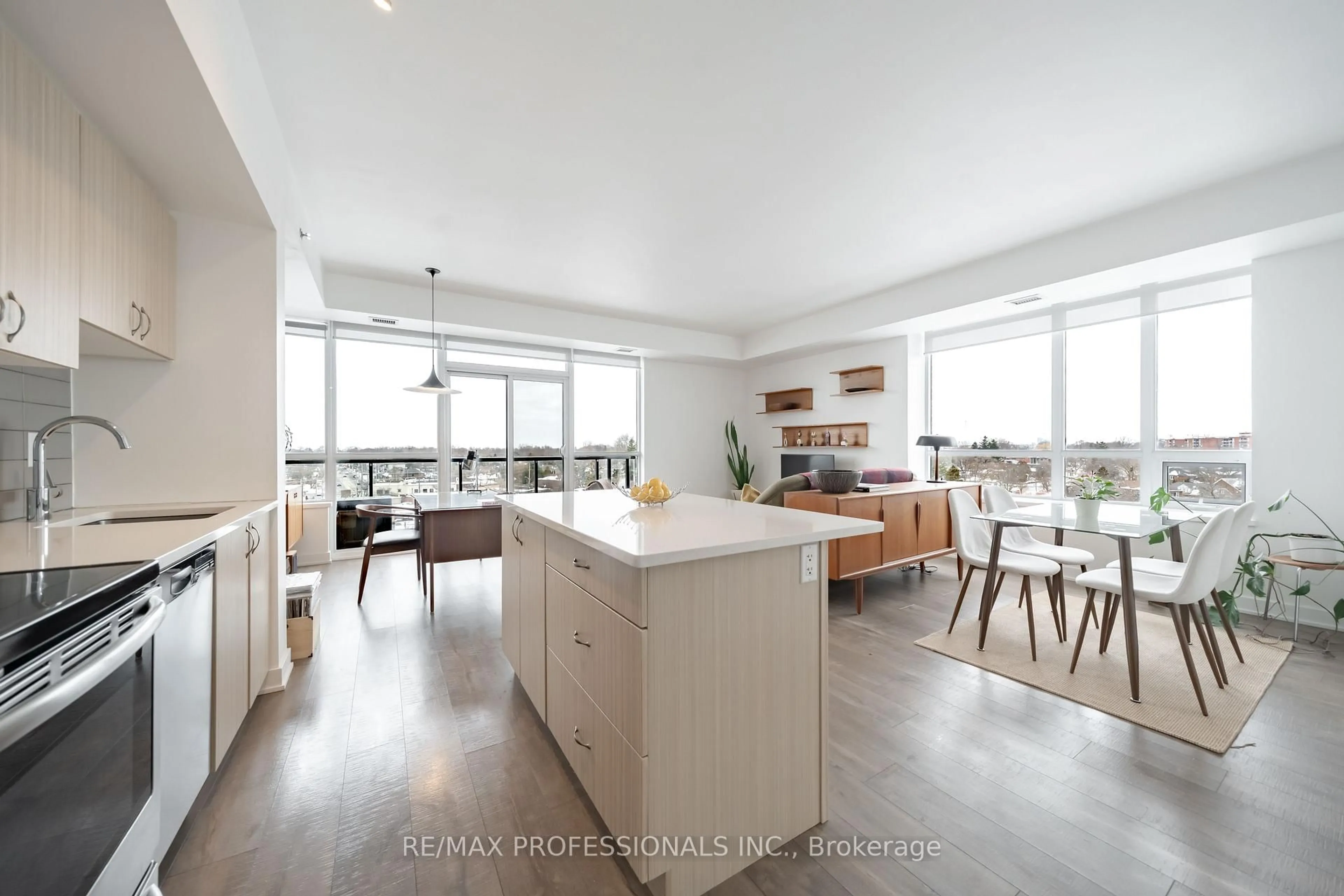 Open concept kitchen, unknown for 11 Superior Ave #811, Toronto Ontario M8V 0A7