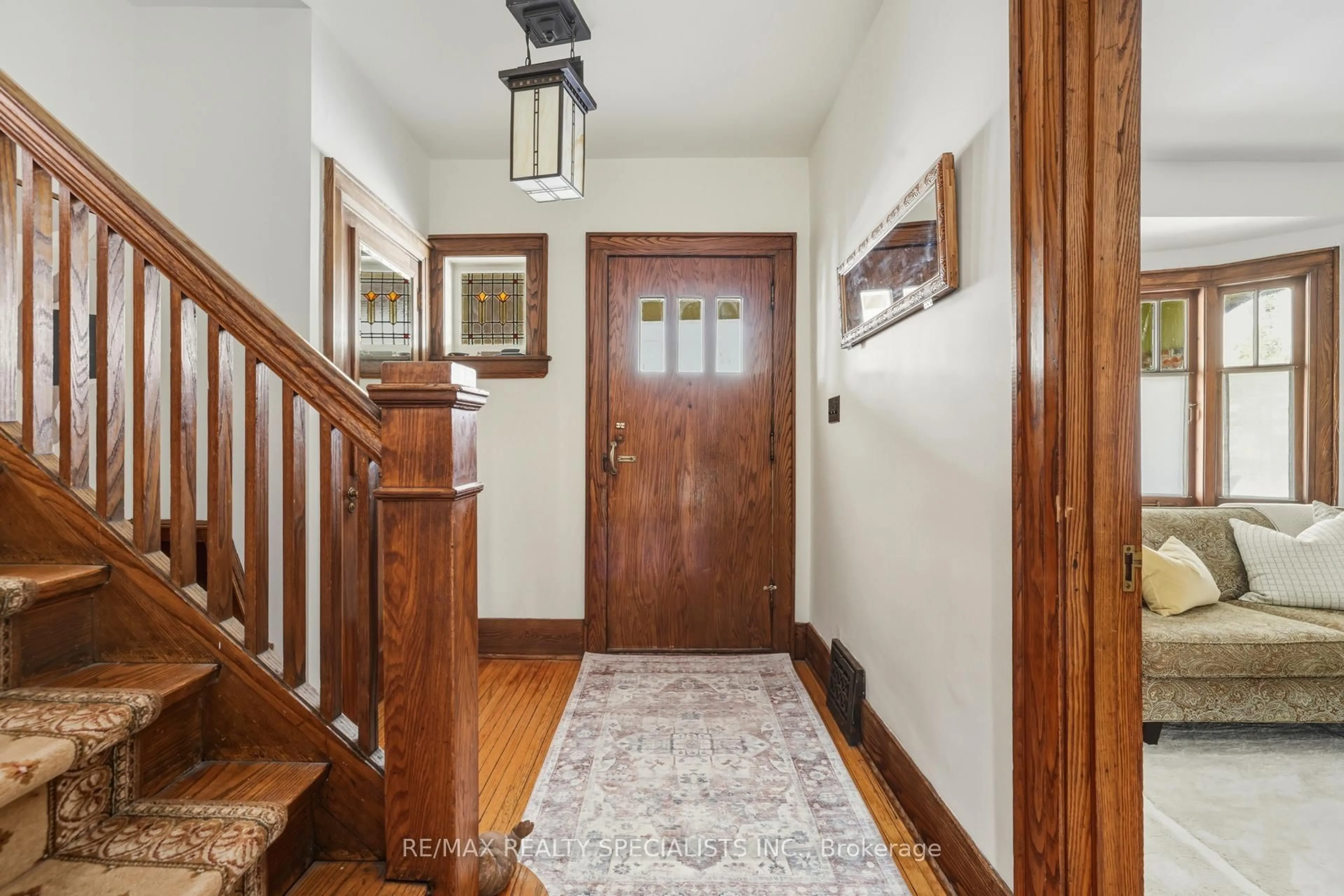 Indoor entryway for 15 Eastbourne Cres, Toronto Ontario M8V 1W5