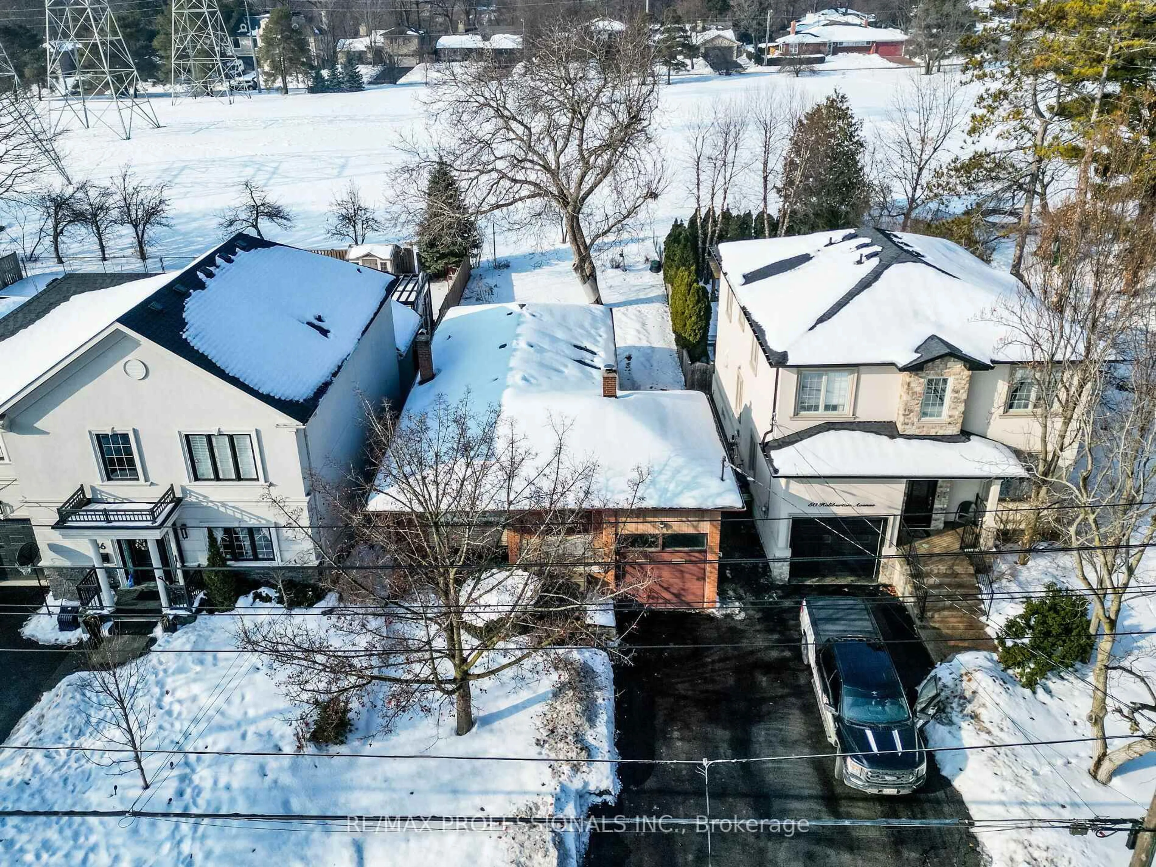A pic from outside/outdoor area/front of a property/back of a property/a pic from drone, street for 48 Haliburton Ave, Toronto Ontario M9B 4Y4