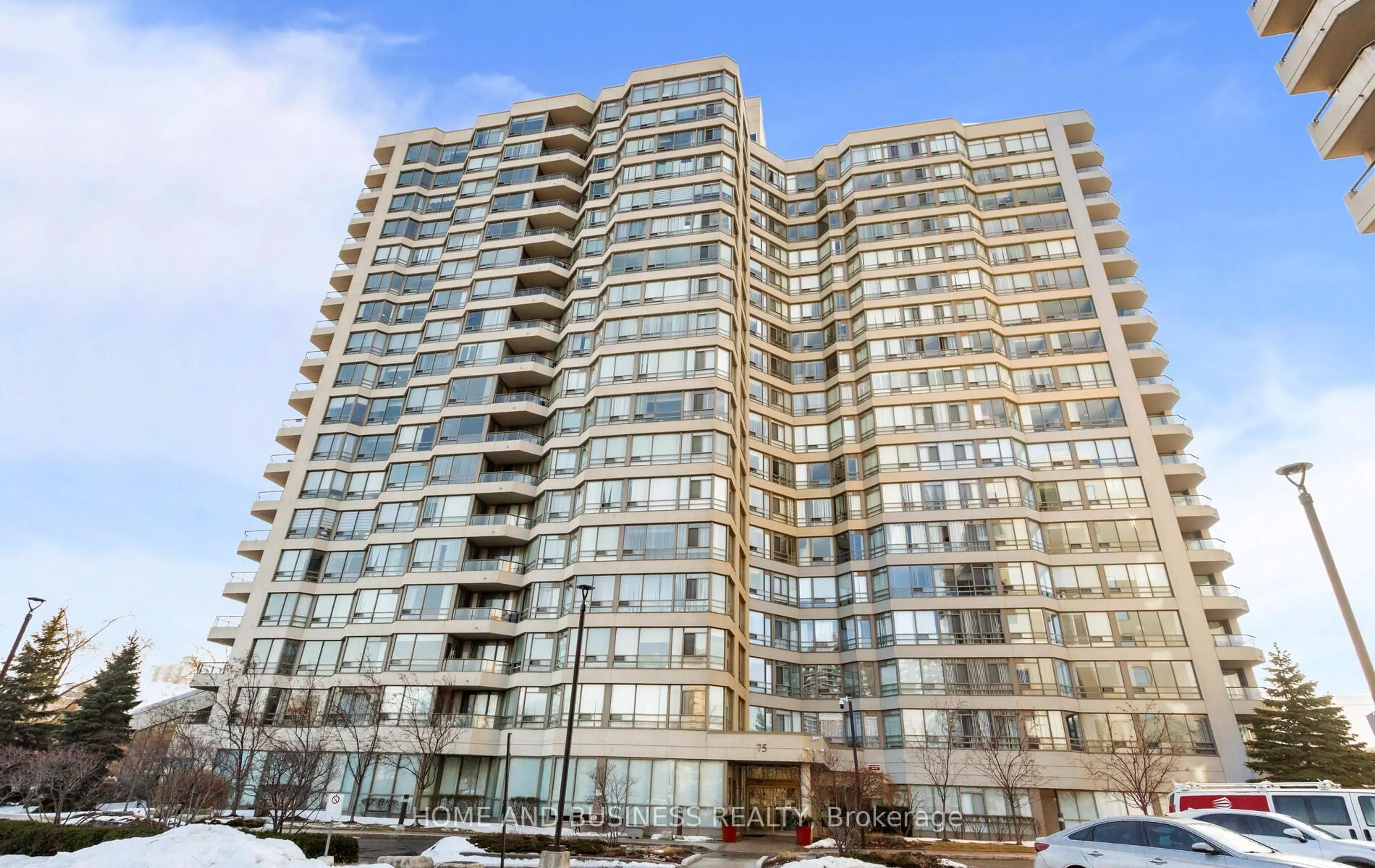 Indoor foyer for 75 King St #706, Mississauga Ontario L5A 4G5