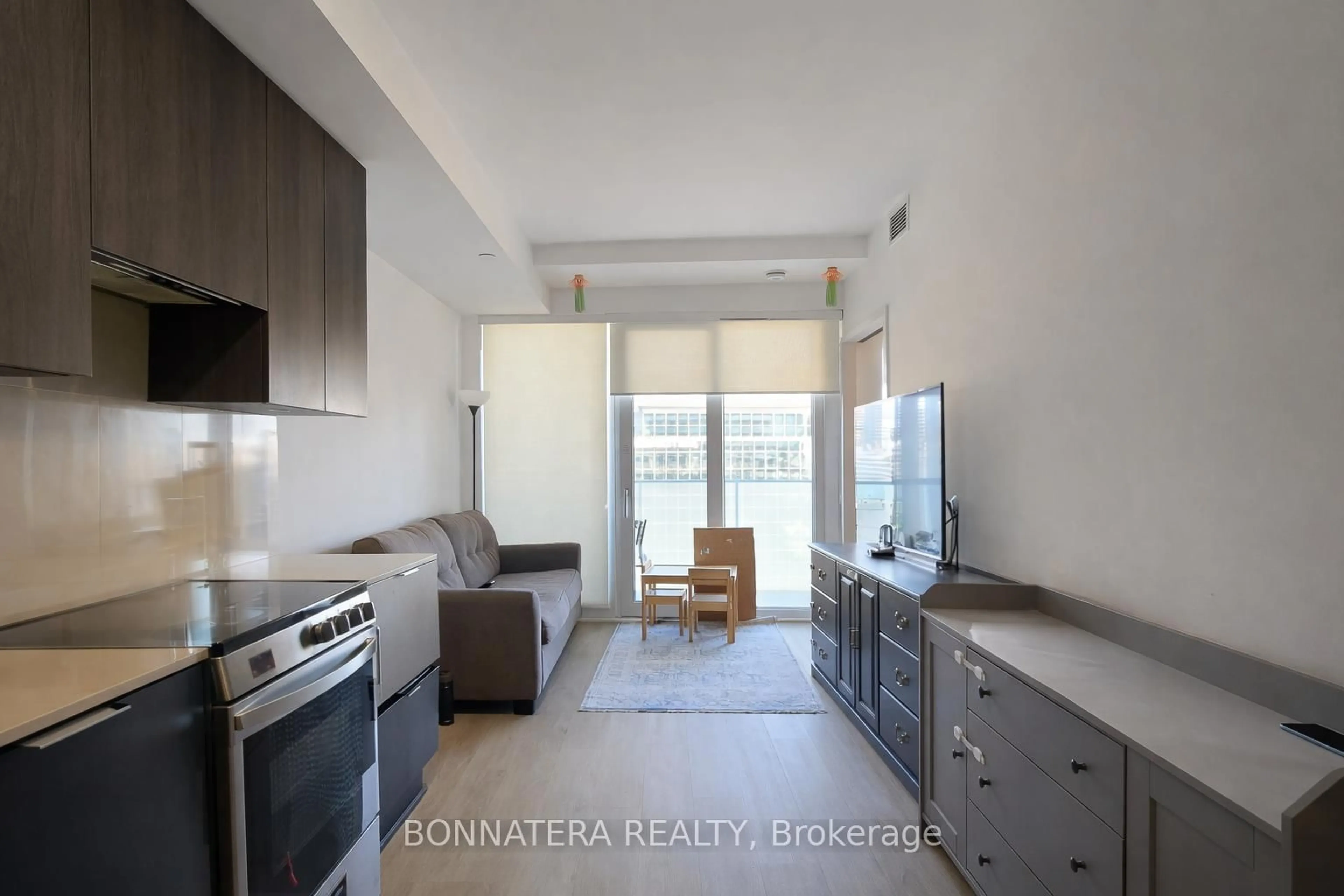 A pic of a room for 3900 Confederation Pkwy #913, Mississauga Ontario L5B 0M3