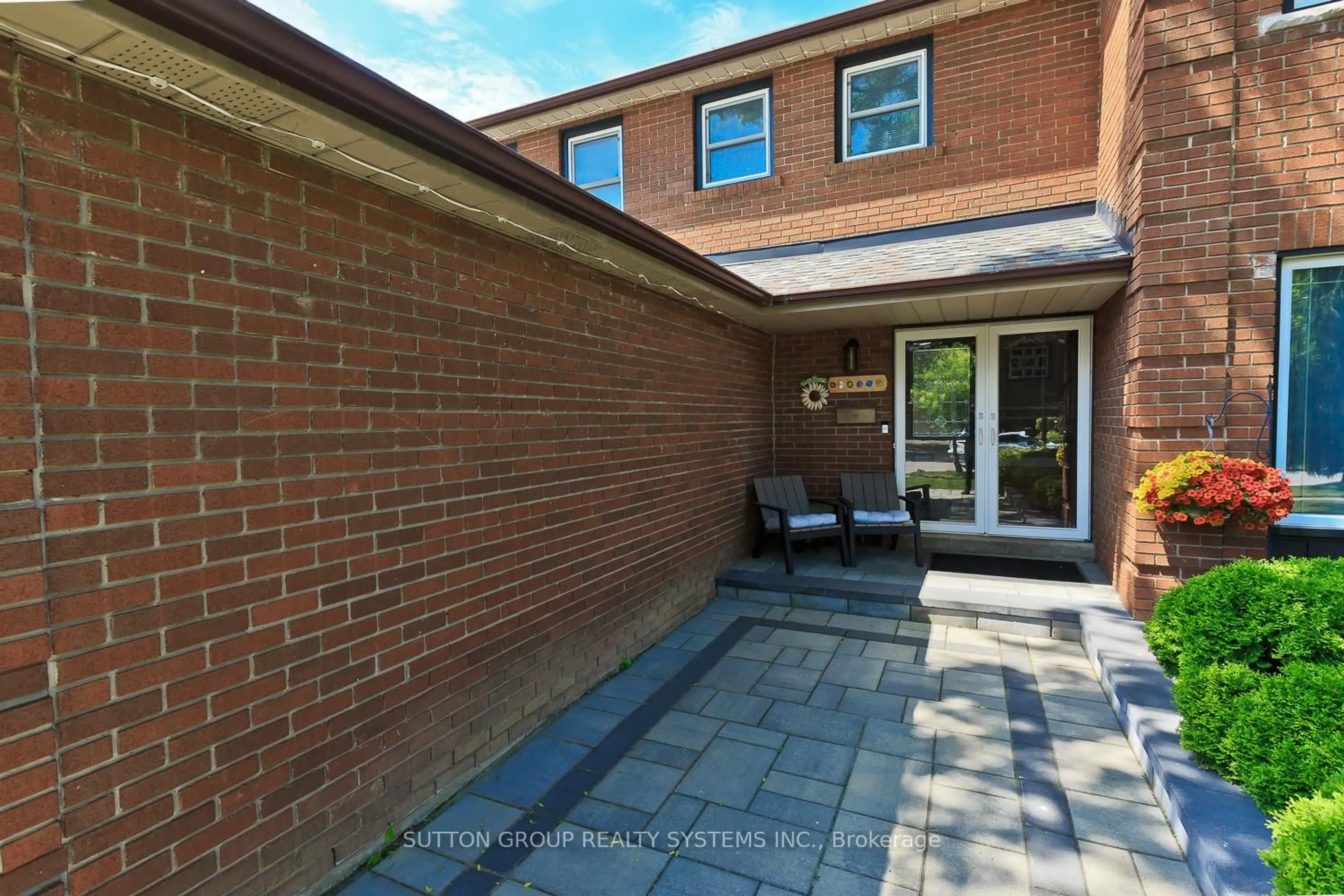 Home with brick exterior material, street for 6686 Barrisdale Dr, Mississauga Ontario L5N 2H3