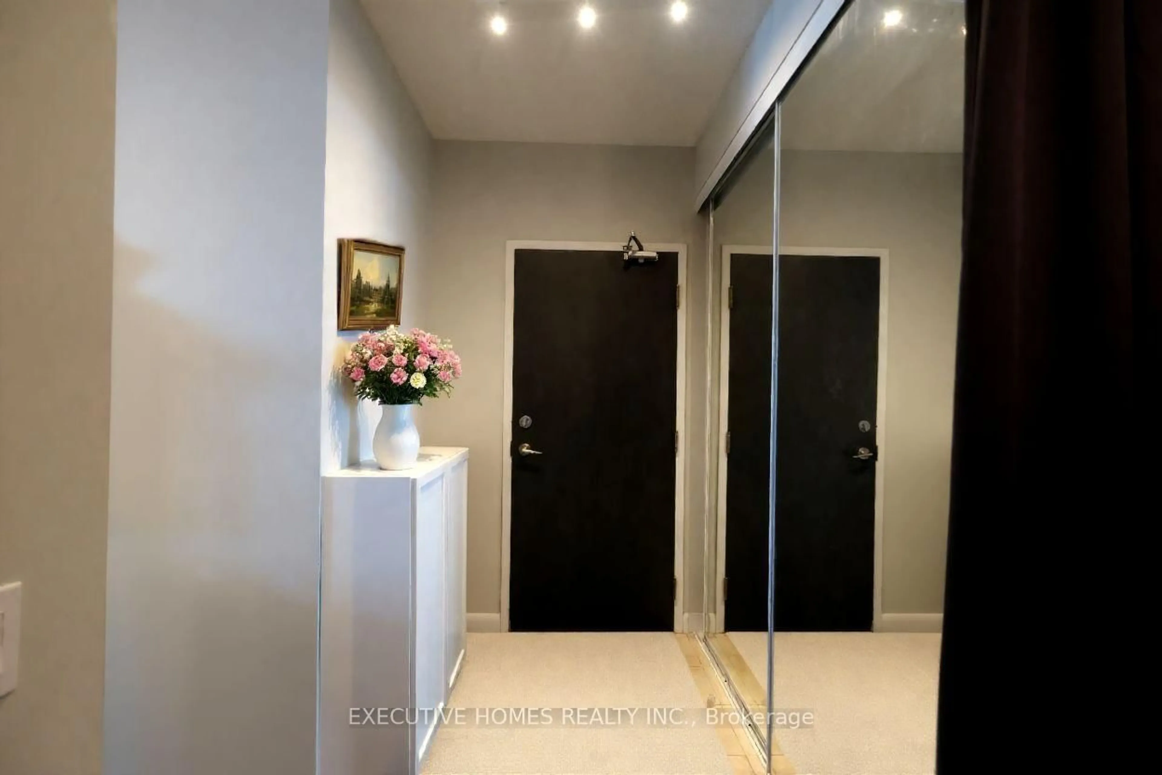 Indoor foyer for 225 Sherway Gardens Rd #Ph101, Toronto Ontario M9C 0A3
