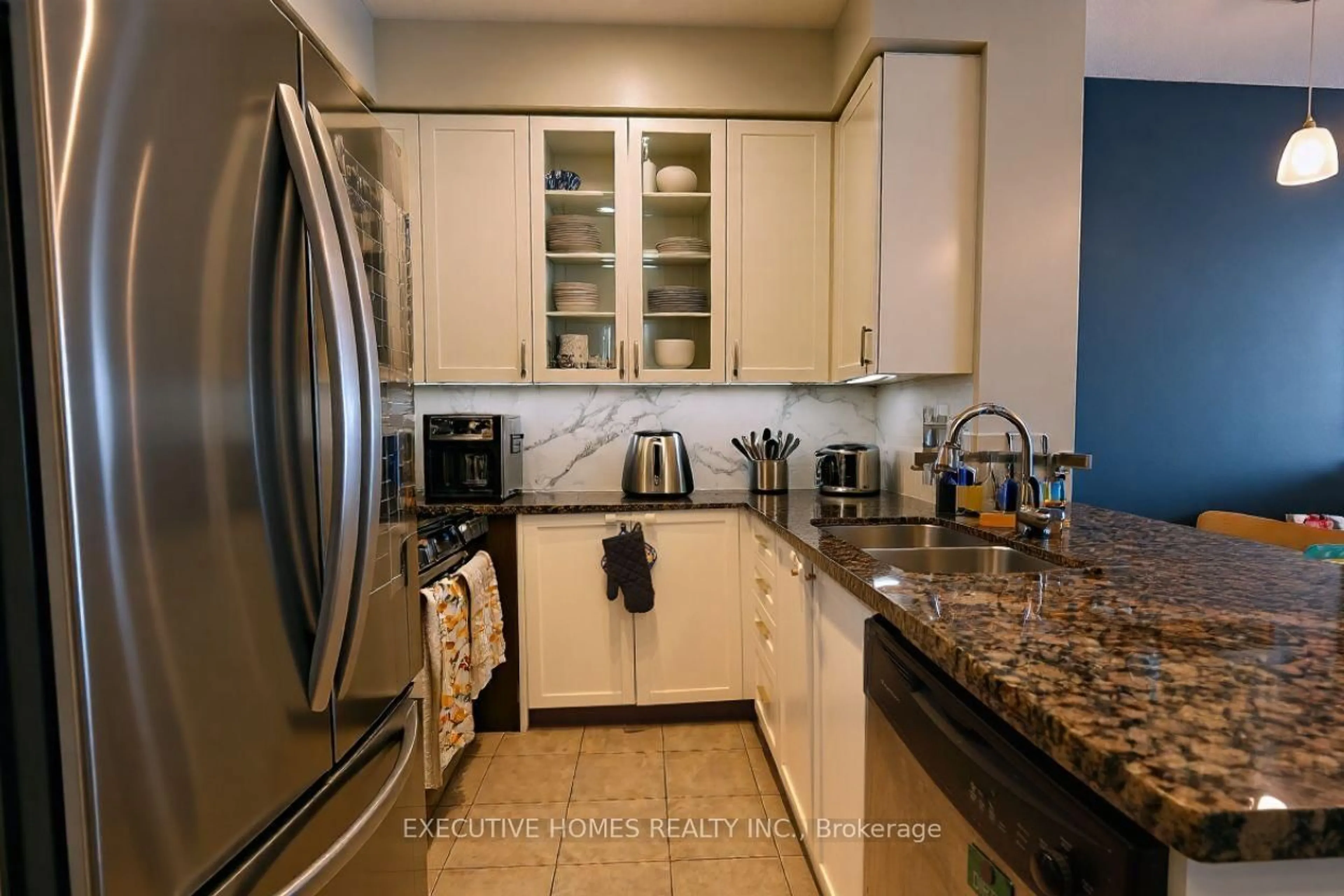 Standard kitchen, ceramic/tile floor for 225 Sherway Gardens Rd #Ph101, Toronto Ontario M9C 0A3