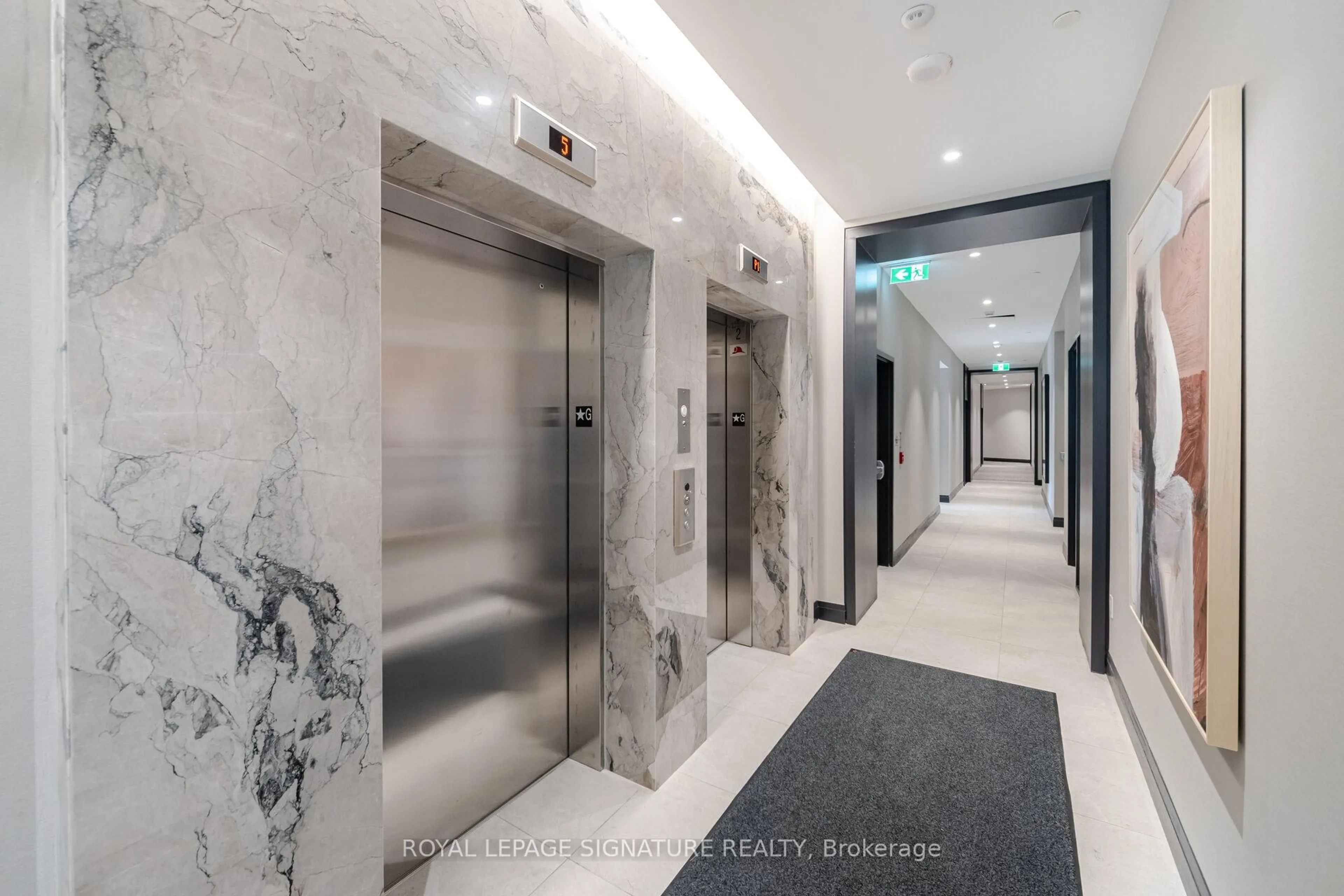 Indoor foyer for 293 The Kingsway #109, Toronto Ontario M9A 0E8
