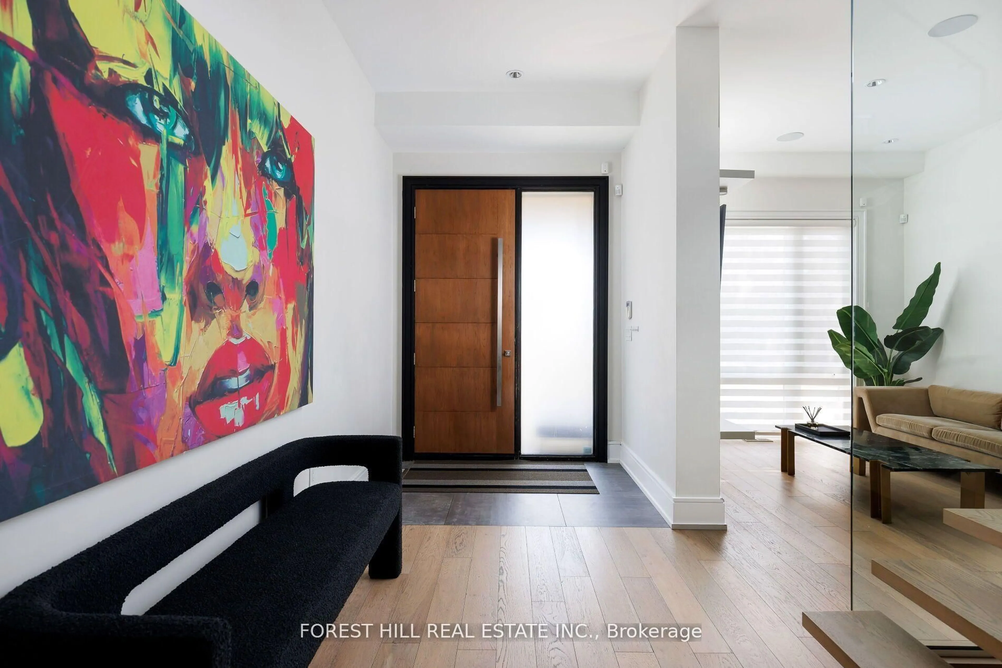 Indoor entryway for 8 Nora Rd, Toronto Ontario M9A 1C9