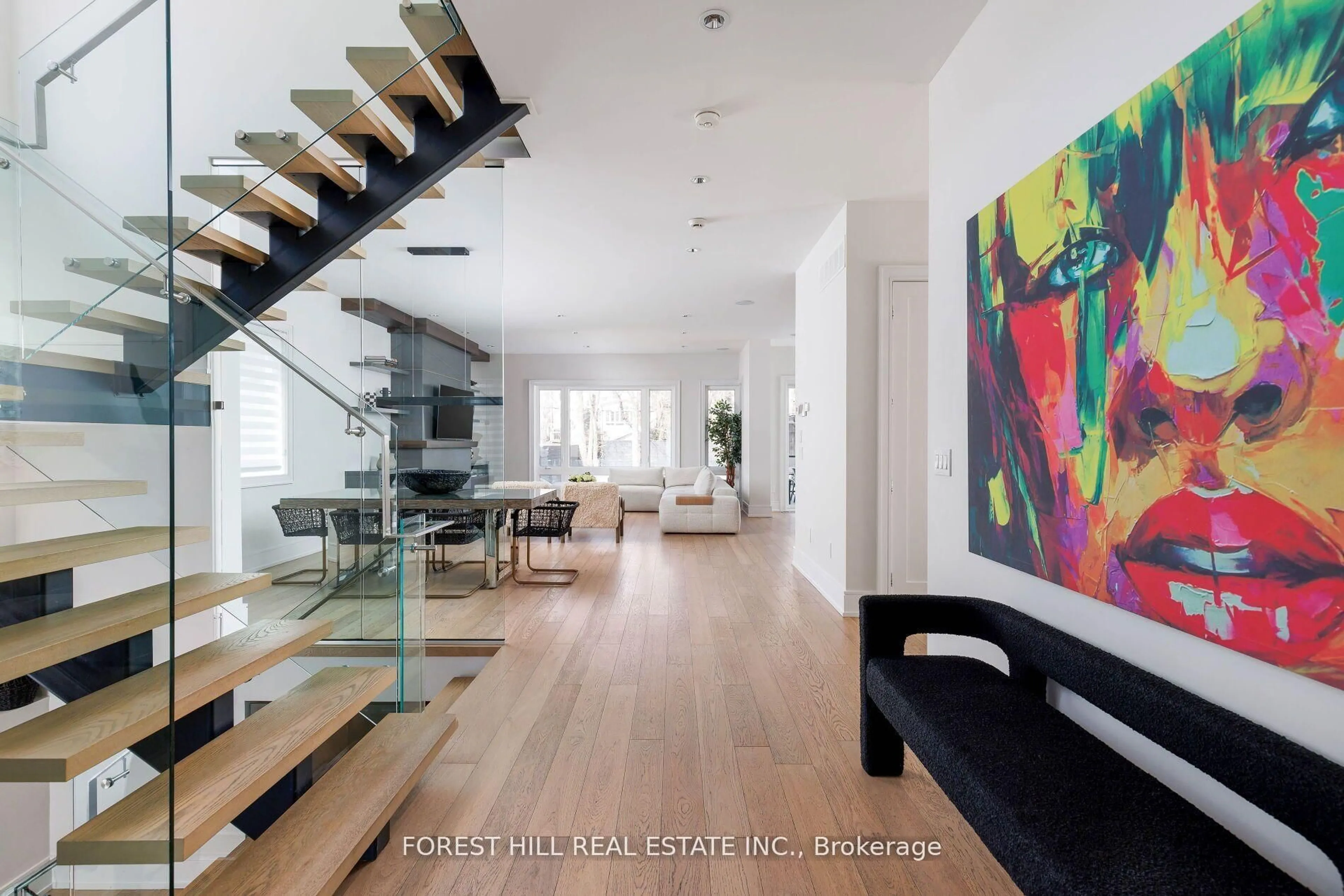 Indoor foyer for 8 Nora Rd, Toronto Ontario M9A 1C9