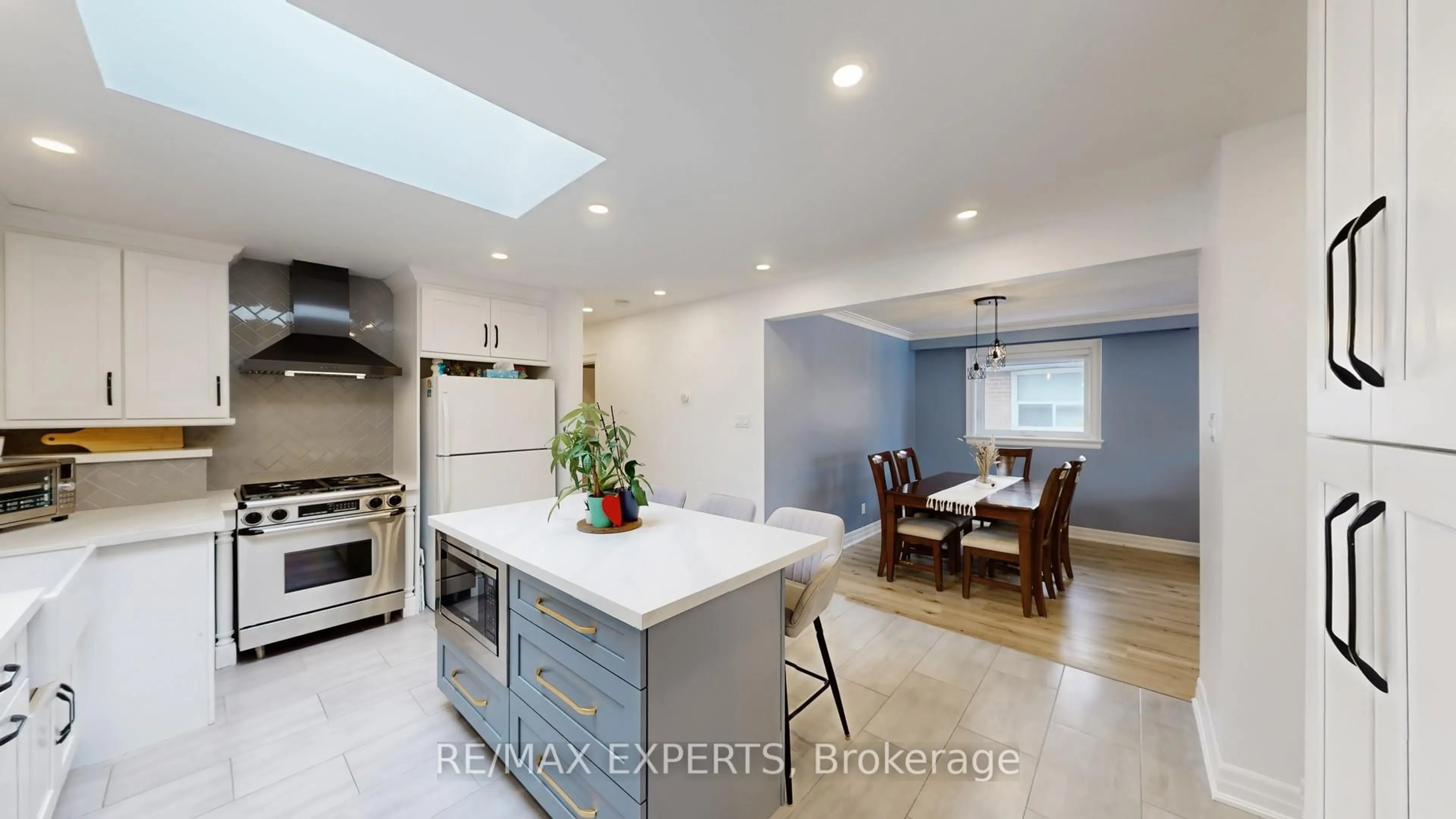 Open concept kitchen, ceramic/tile floor for 327 Jeffcoat Dr, Toronto Ontario M9W 3E4