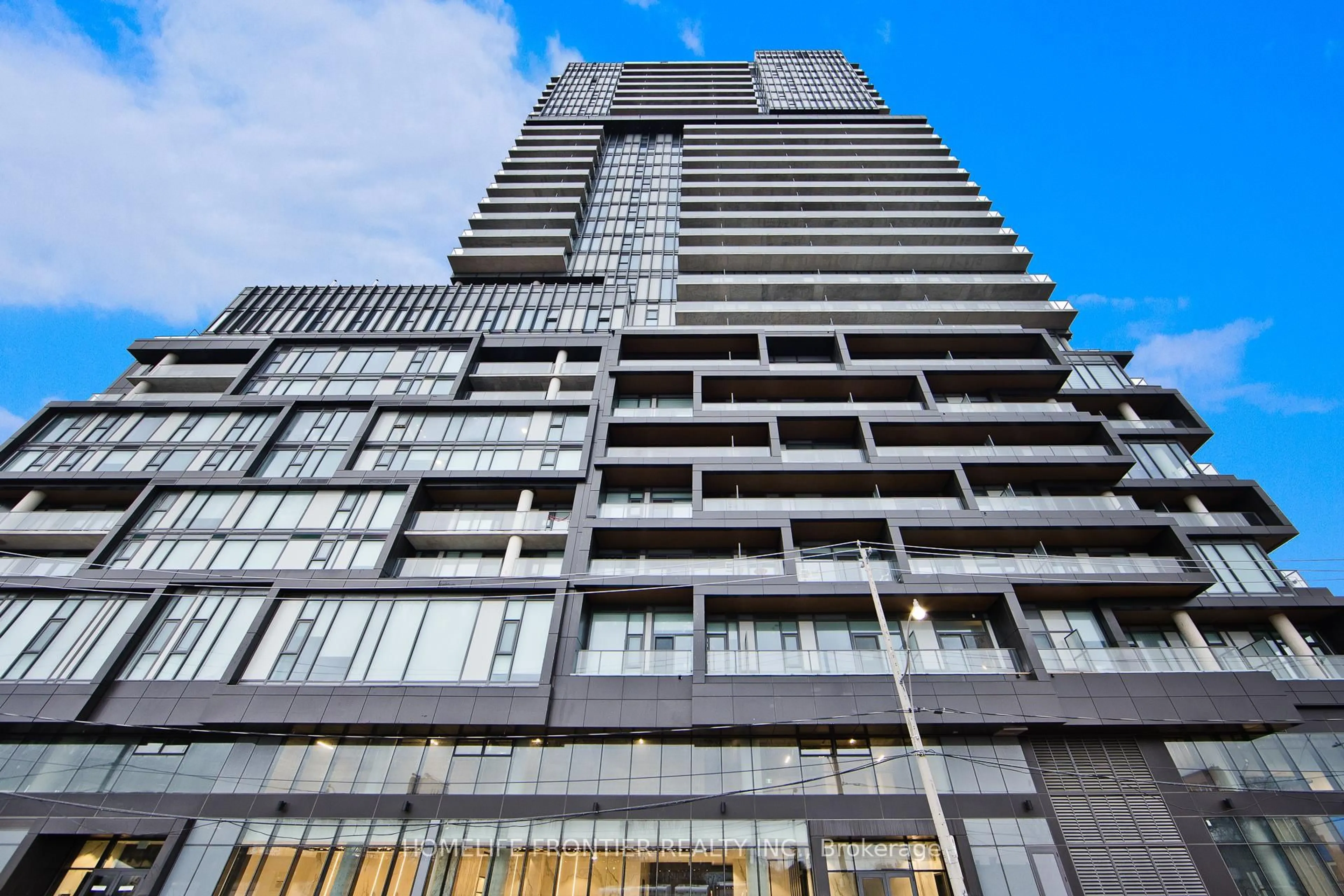 Indoor foyer for 1285 Dupont St #2803, Toronto Ontario M6H 0E3