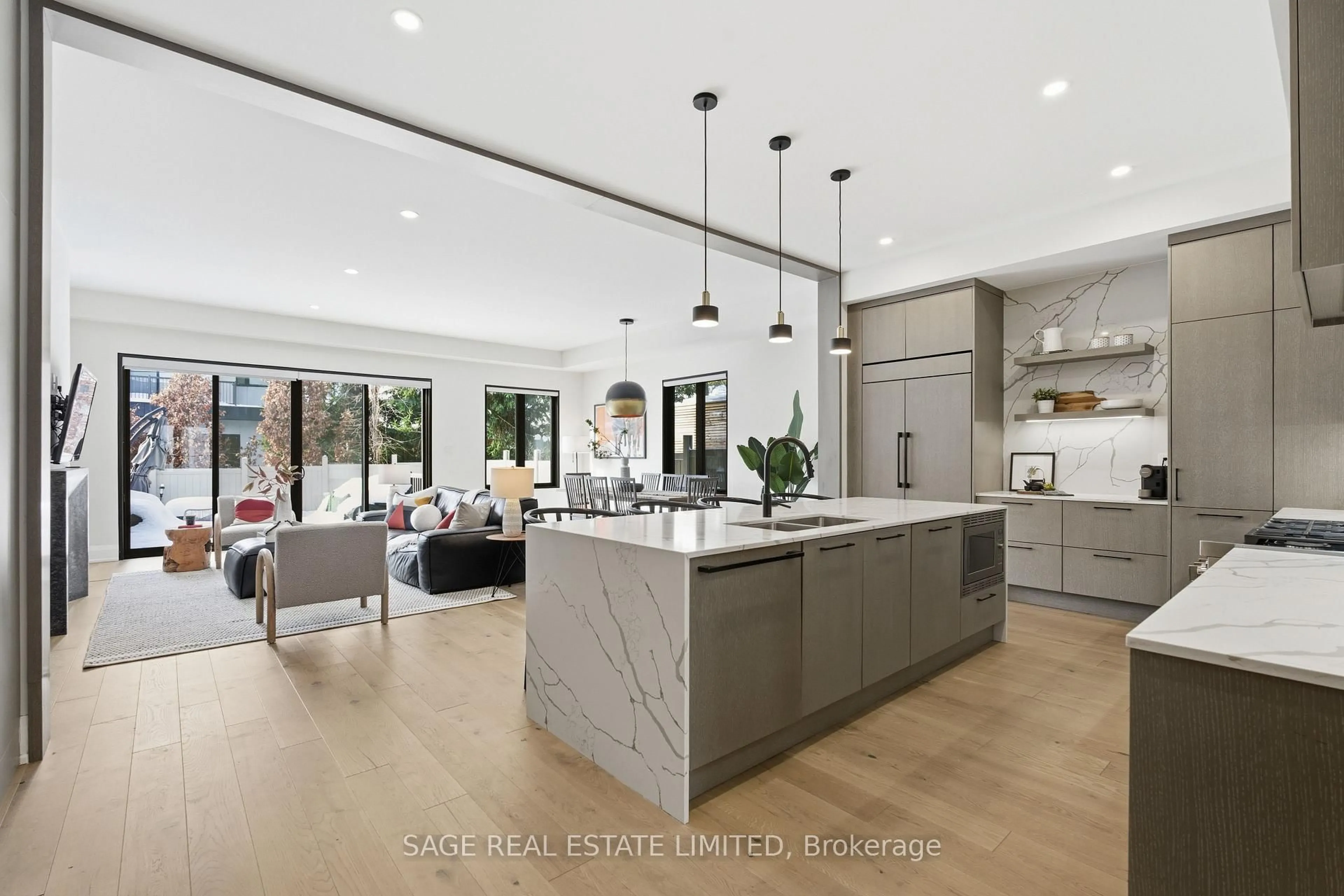 Open concept kitchen, unknown for 10 Brant Ave, Mississauga Ontario L5G 3N8