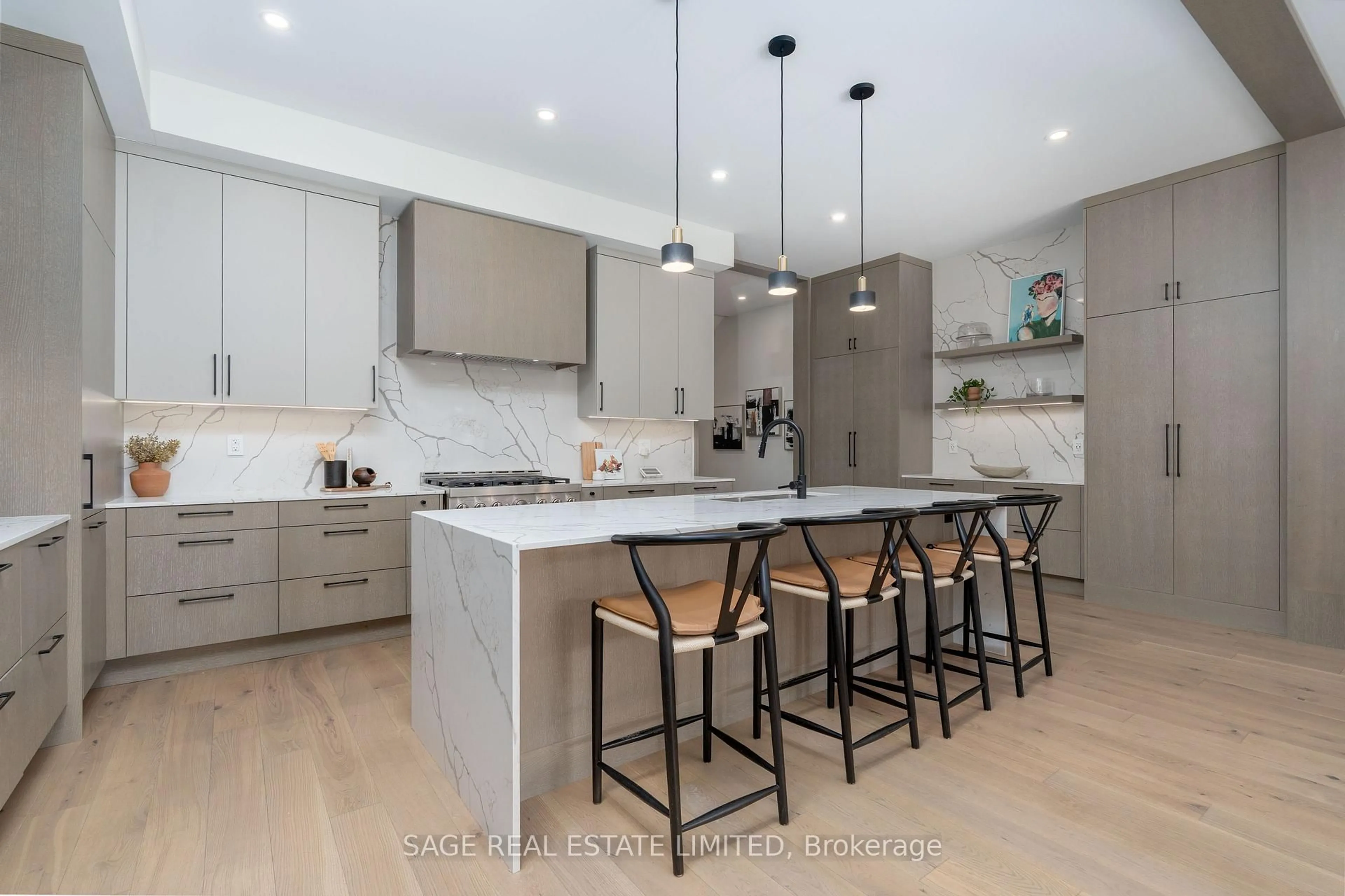 Contemporary kitchen, unknown for 10 Brant Ave, Mississauga Ontario L5G 3N8