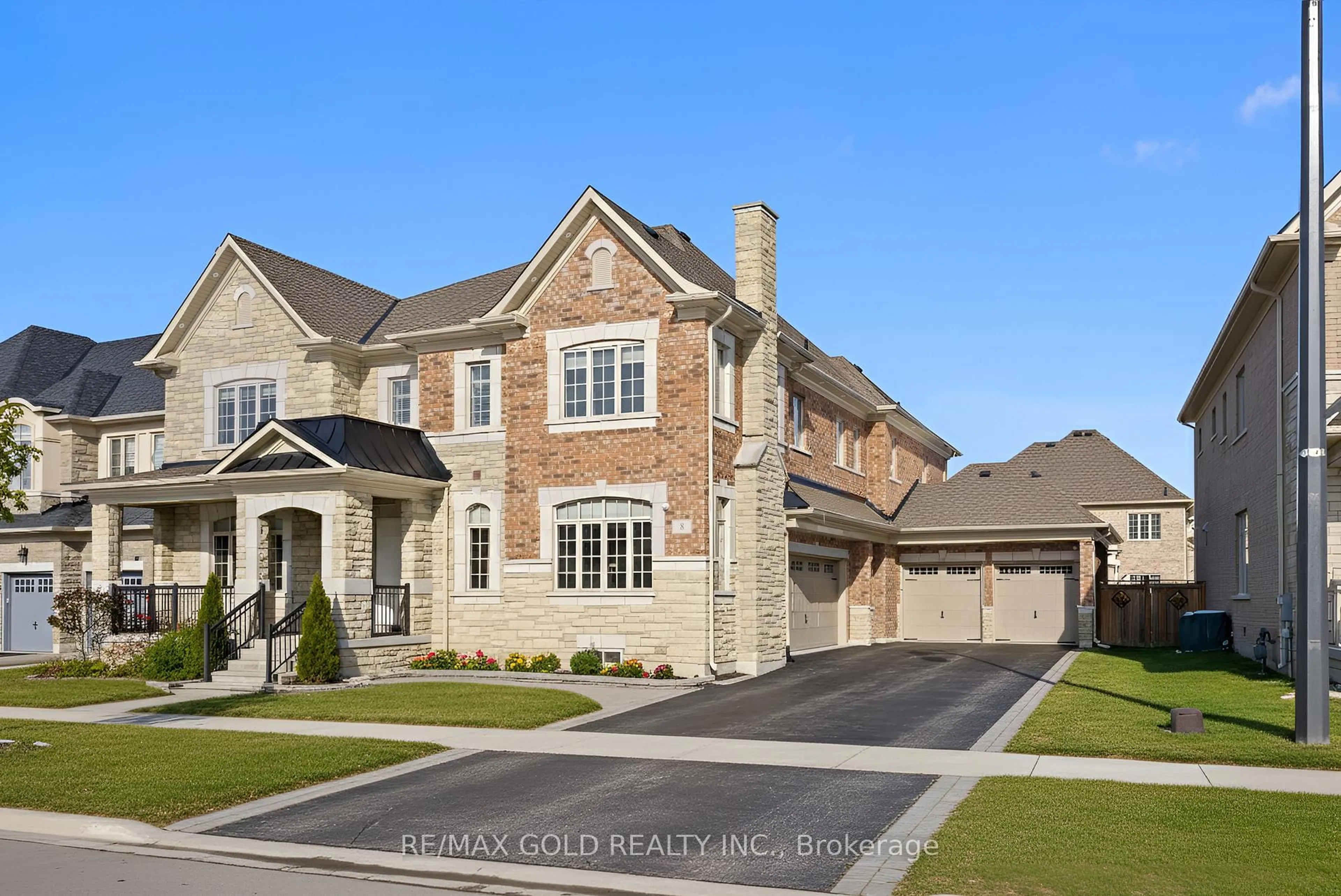 Home with brick exterior material, street for 8 Markey Crt, Brampton Ontario L6P 4L1