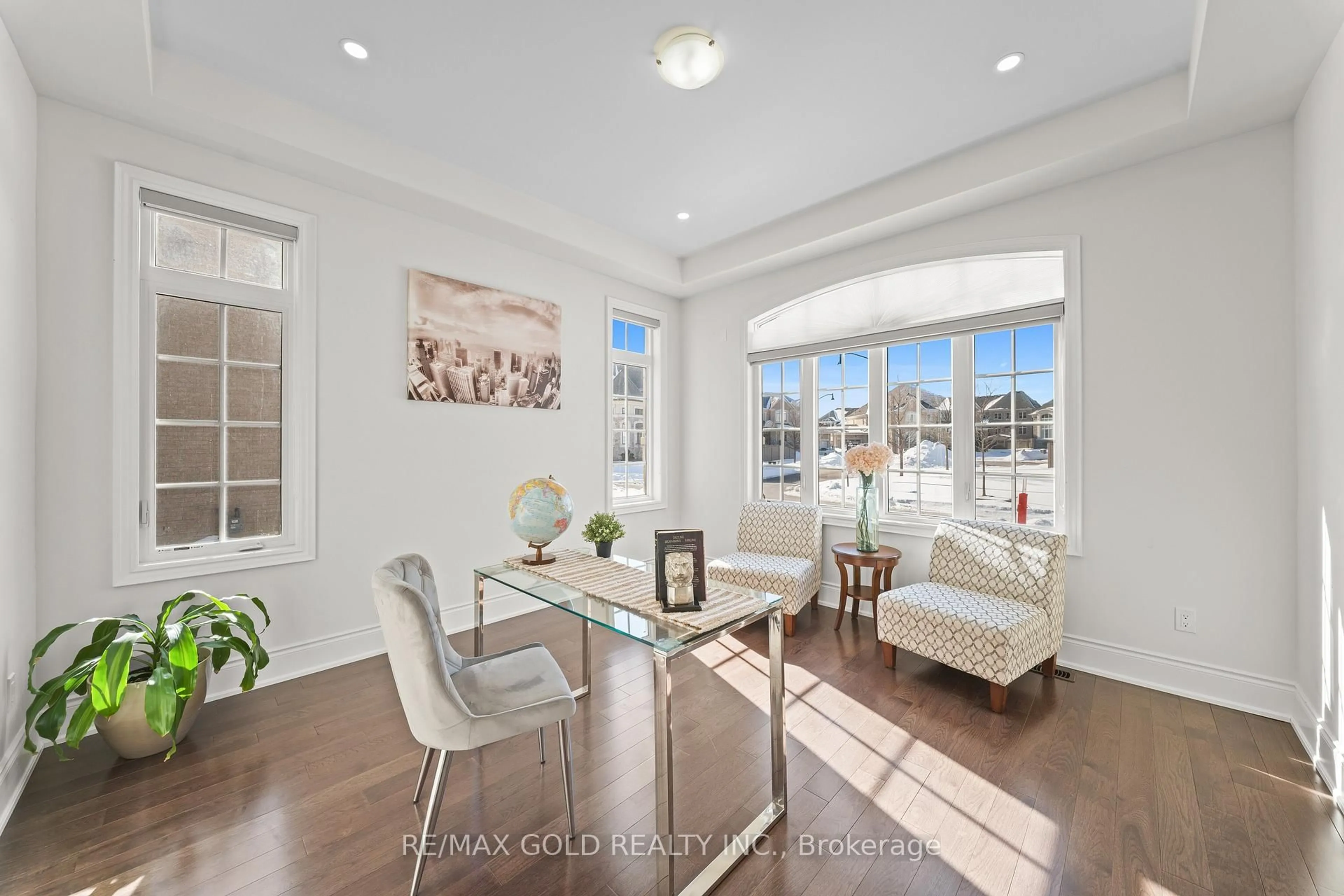 Unknown for 8 Markey Crt, Brampton Ontario L6P 4L1