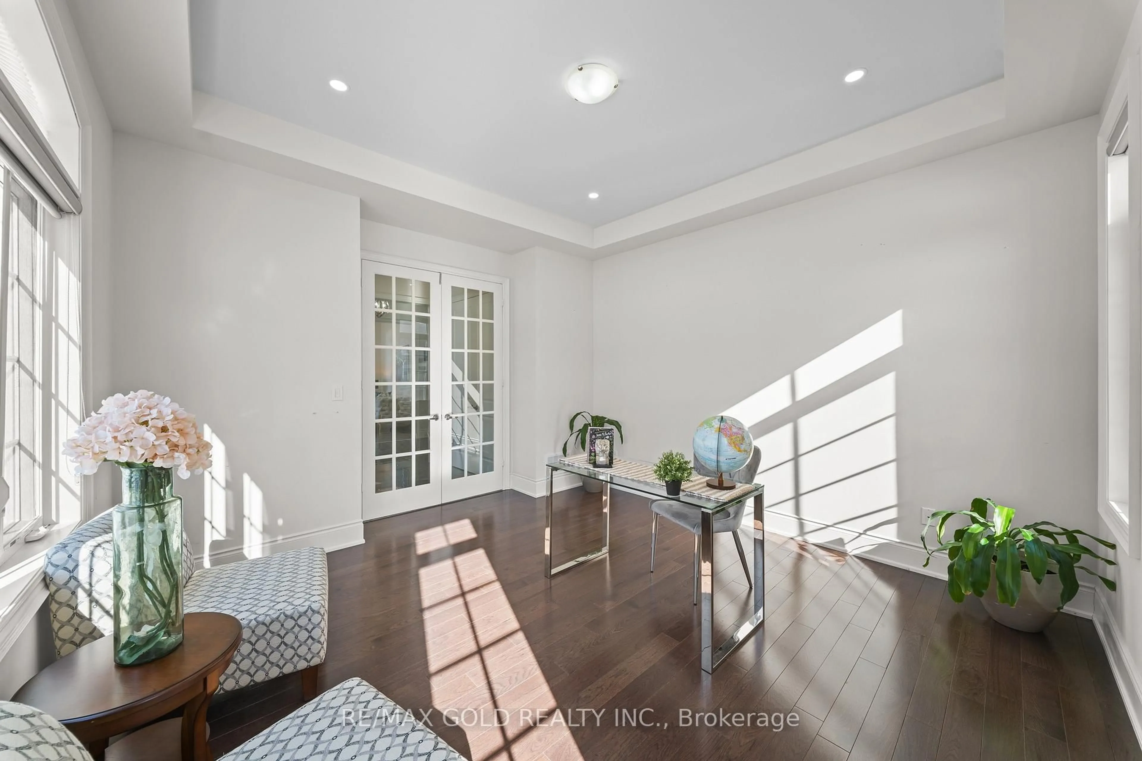 Indoor entryway for 8 Markey Crt, Brampton Ontario L6P 4L1