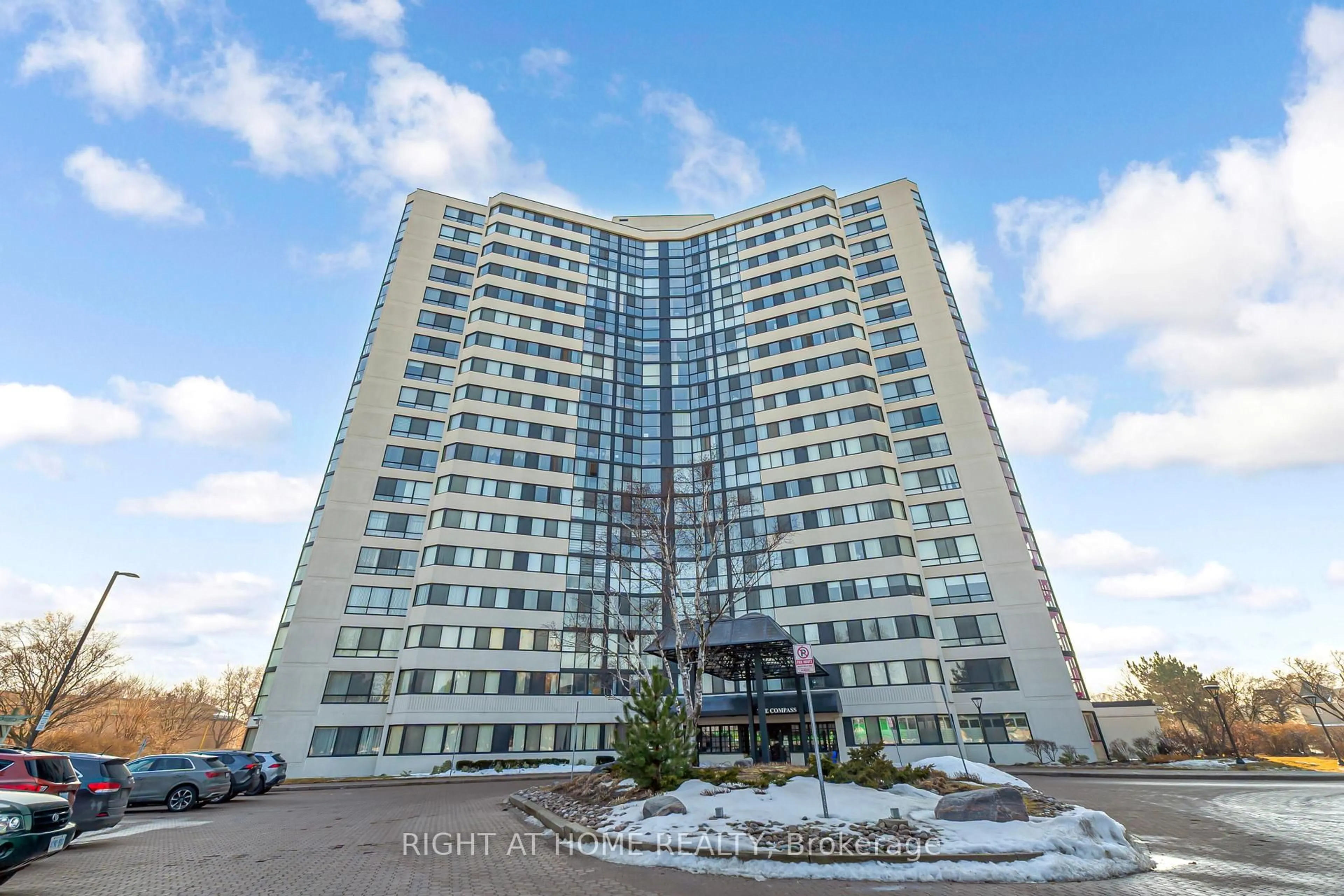 Indoor foyer for 1360 Rathburn Rd #1507, Mississauga Ontario L4W 4H4
