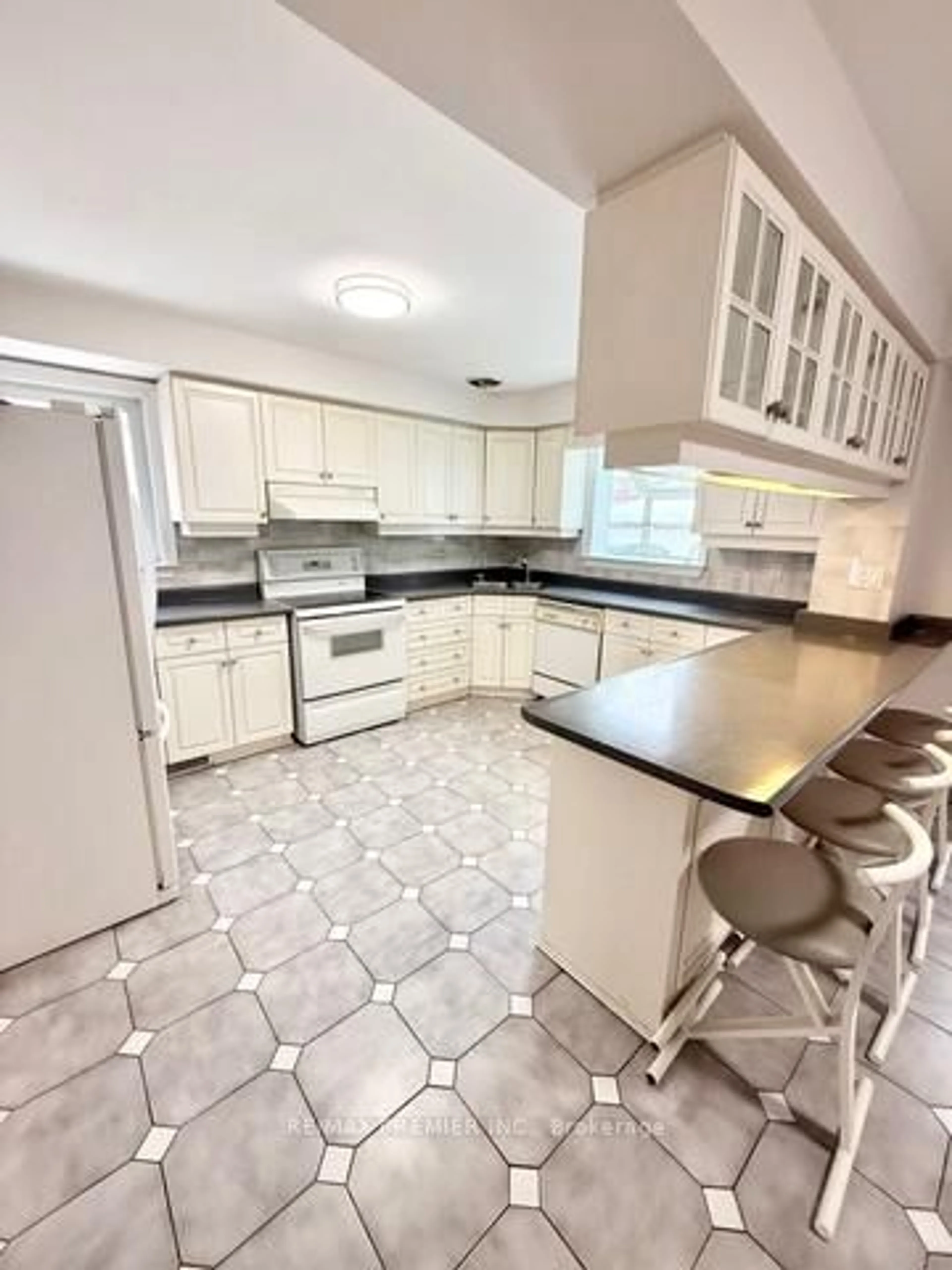 Open concept kitchen, ceramic/tile floor for 154a William St, Toronto Ontario M9N 2H1