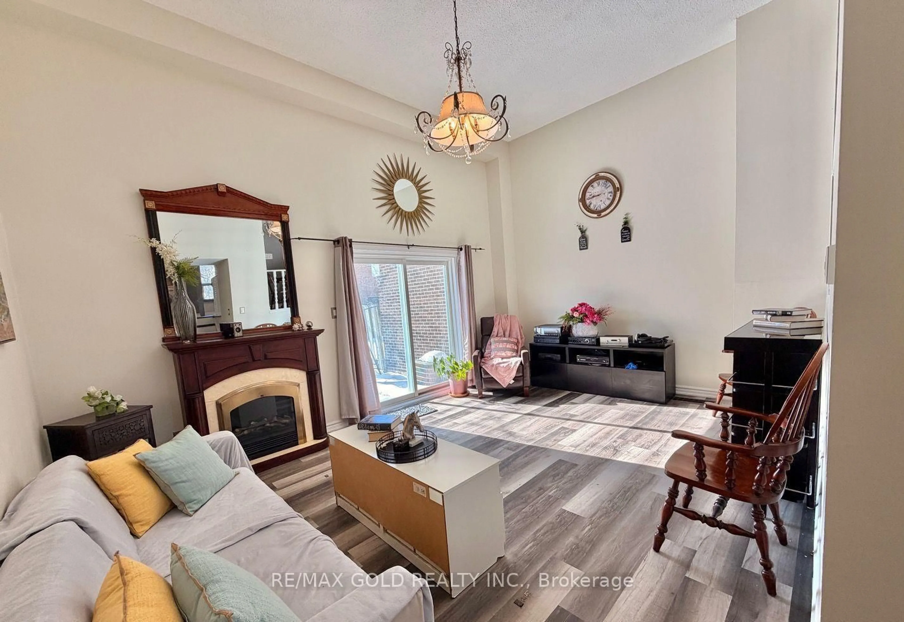 Living room with furniture, unknown for 7707 Darcel Ave #26, Mississauga Ontario L4T 3W9