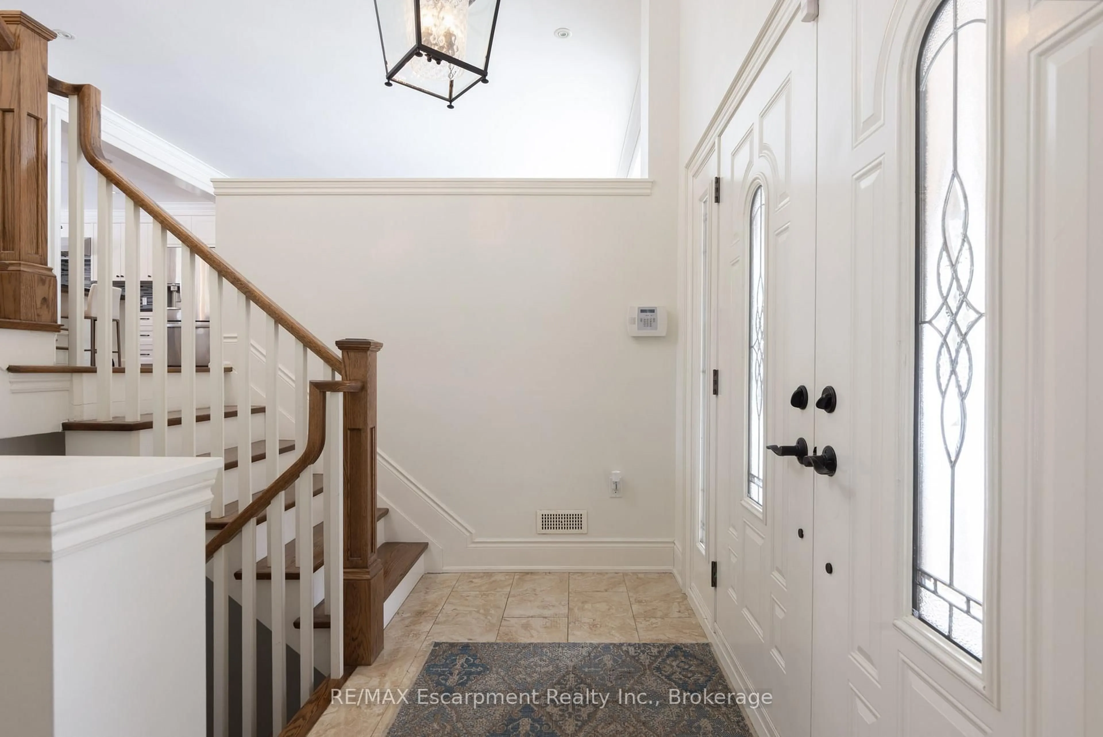 Indoor entryway for 165 Walby Dr, Oakville Ontario L6L 4C9