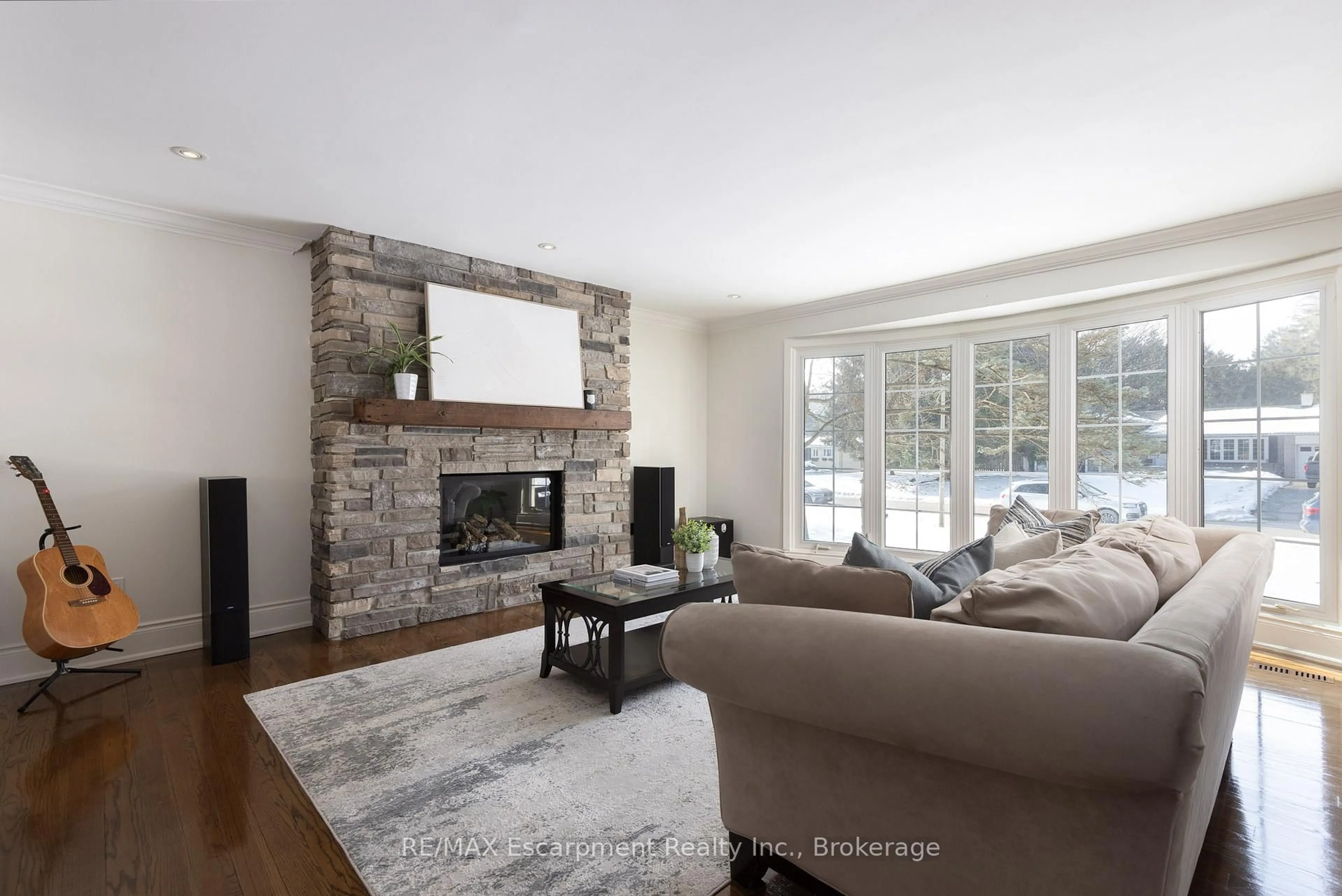 Living room with furniture, unknown for 165 Walby Dr, Oakville Ontario L6L 4C9