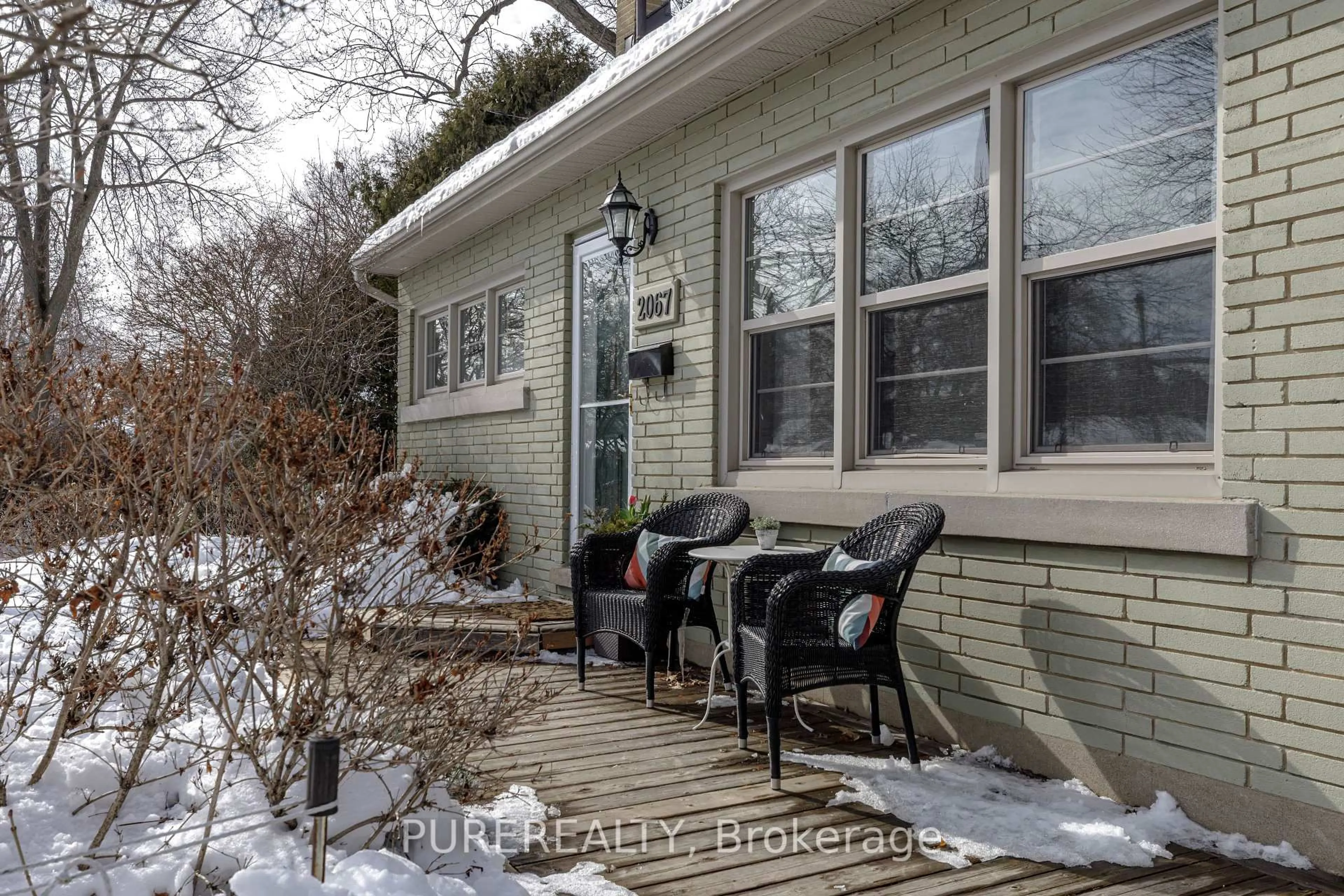 Patio, street for 2067 Maplewood Dr, Burlington Ontario L7R 2C6