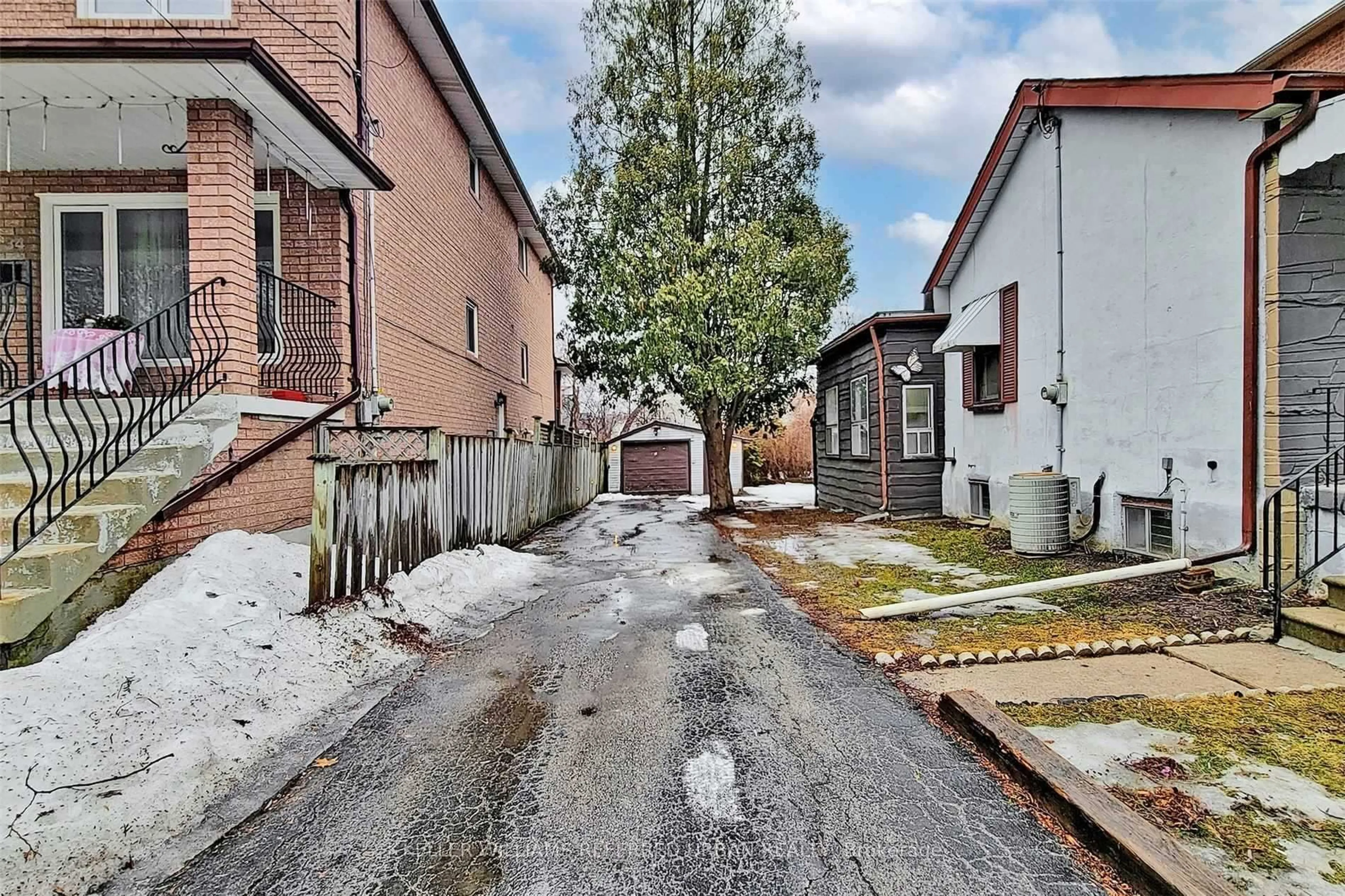 Unknown for 38 Hilldale Rd, Toronto Ontario M6N 3Y2