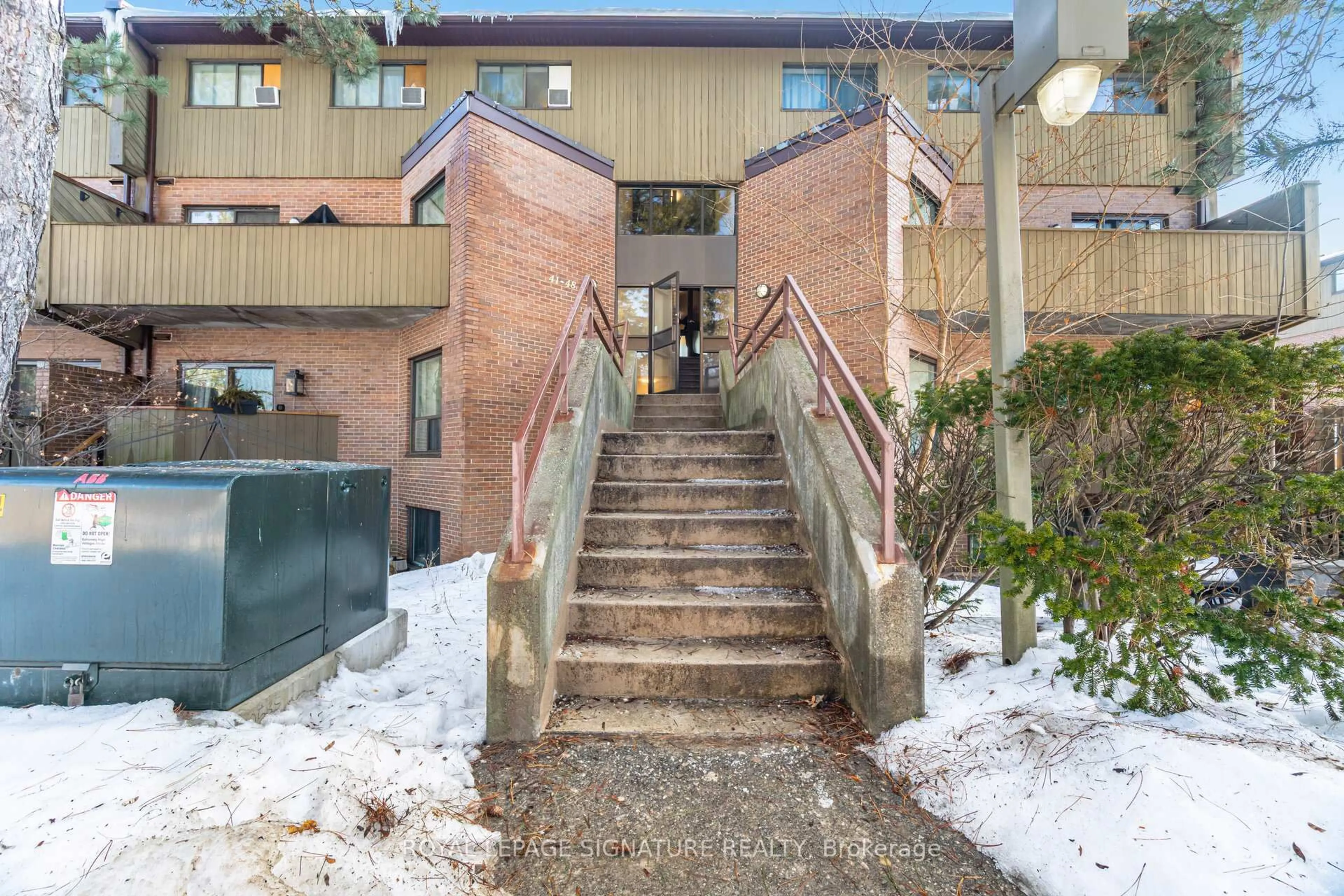 Stairs for 2035 South Millway #47, Mississauga Ontario L5L 1R7