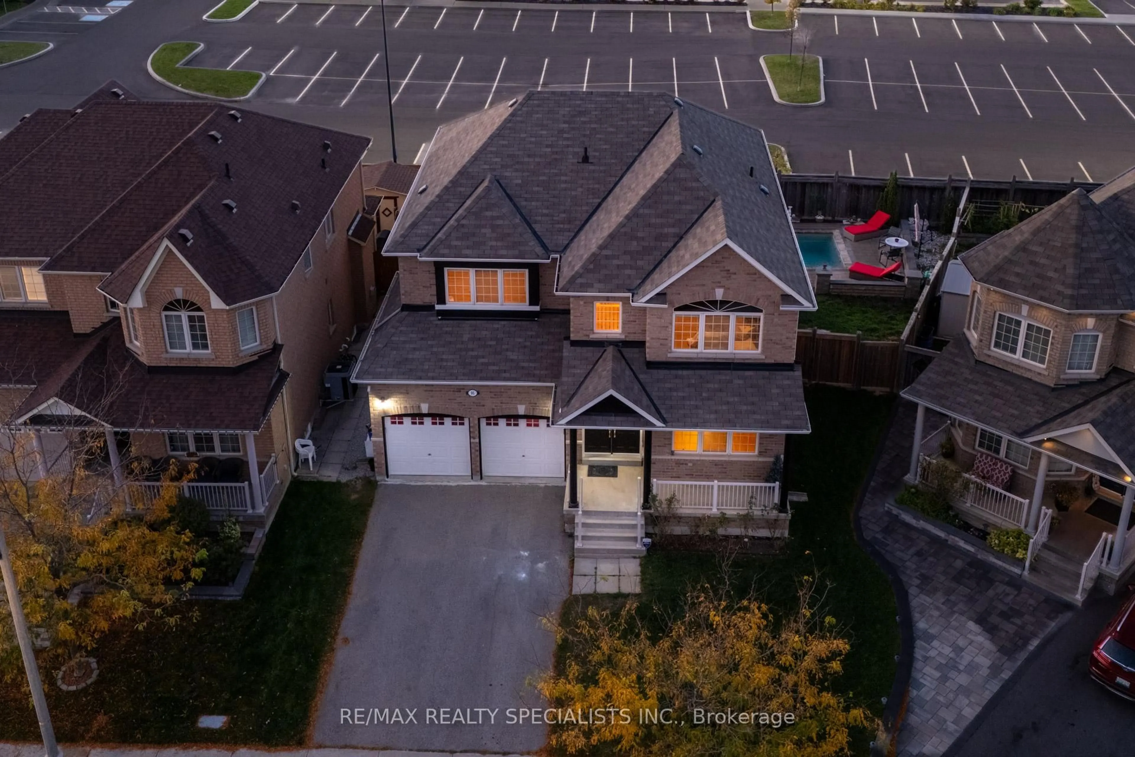 A pic from outside/outdoor area/front of a property/back of a property/a pic from drone, street for 95 Heslop Circ, Brampton Ontario L6R 0M7
