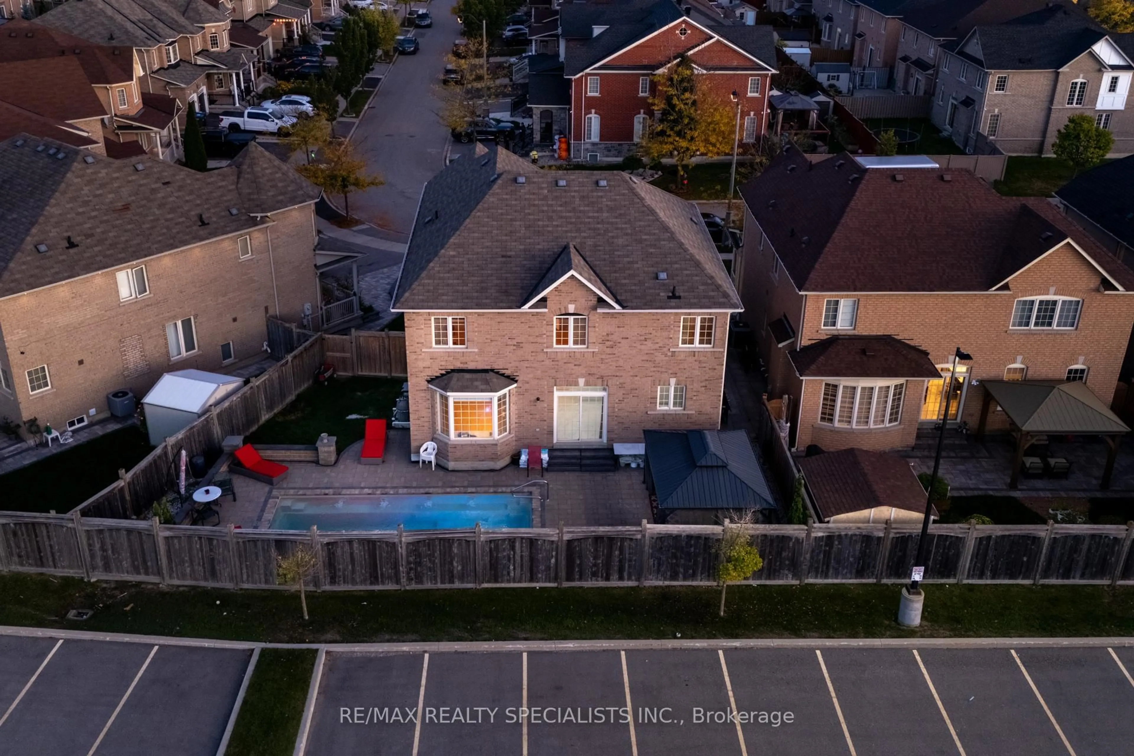 A pic from outside/outdoor area/front of a property/back of a property/a pic from drone, street for 95 Heslop Circ, Brampton Ontario L6R 0M7
