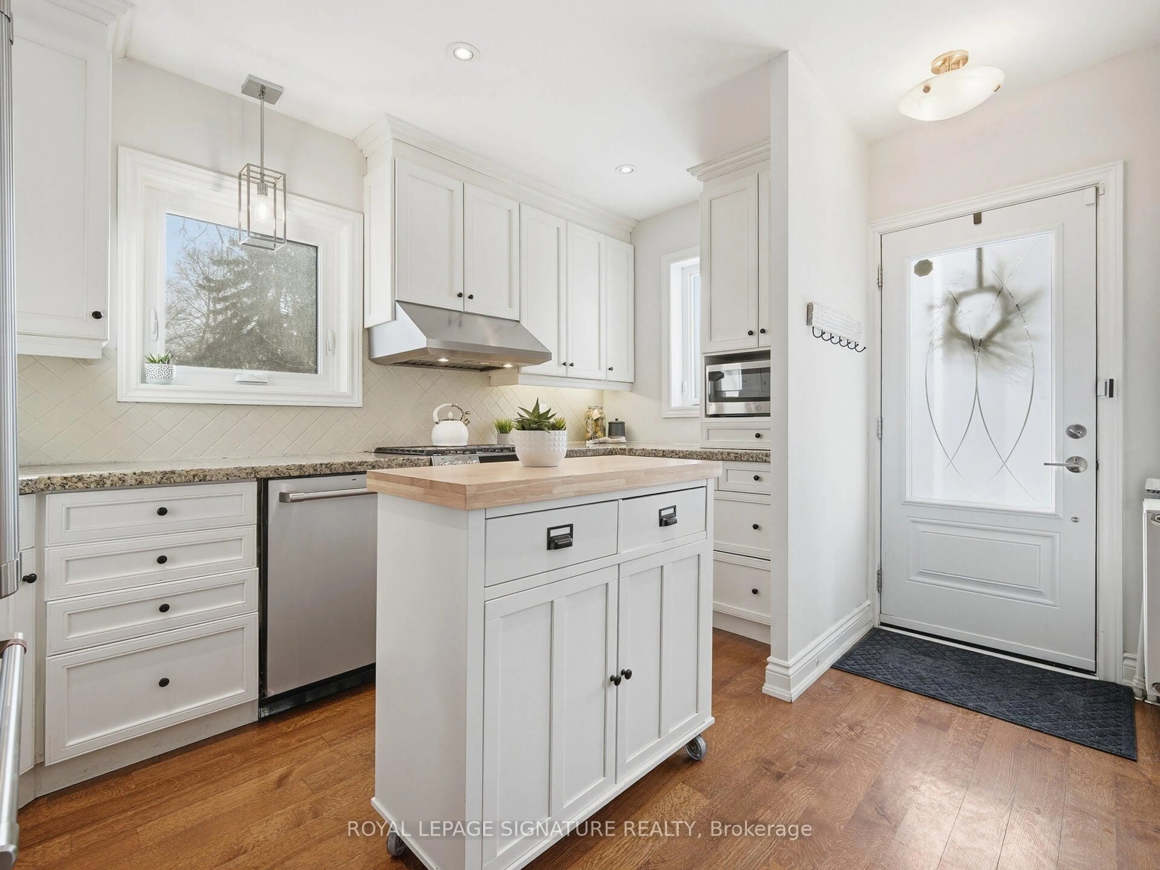 Open concept kitchen, ceramic/tile floor for 205 Prince Edward Dr, Toronto Ontario M8Y 3X1