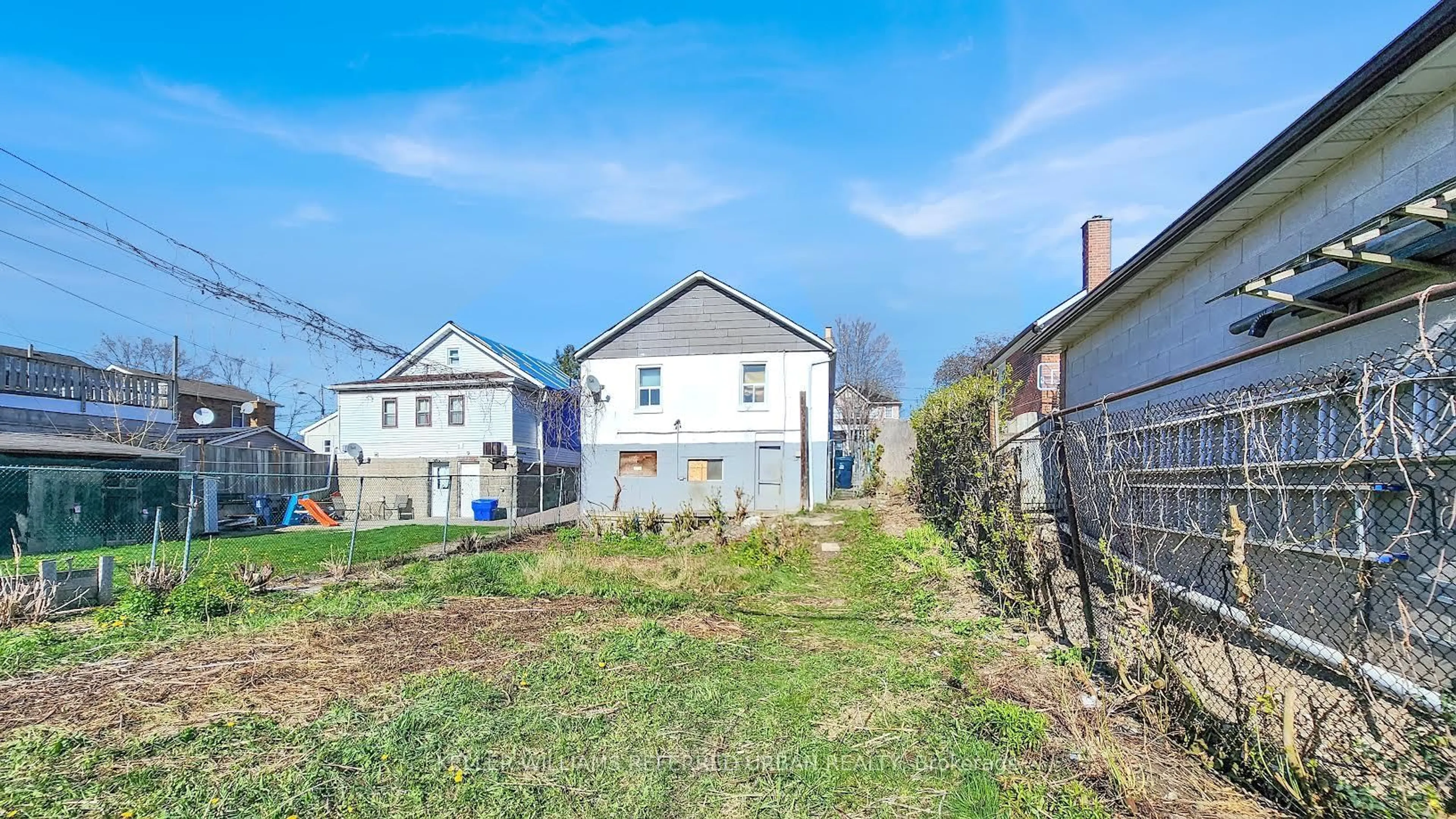 A pic from outside/outdoor area/front of a property/back of a property/a pic from drone, street for 66 Kane Ave, Toronto Ontario M5M 3M7