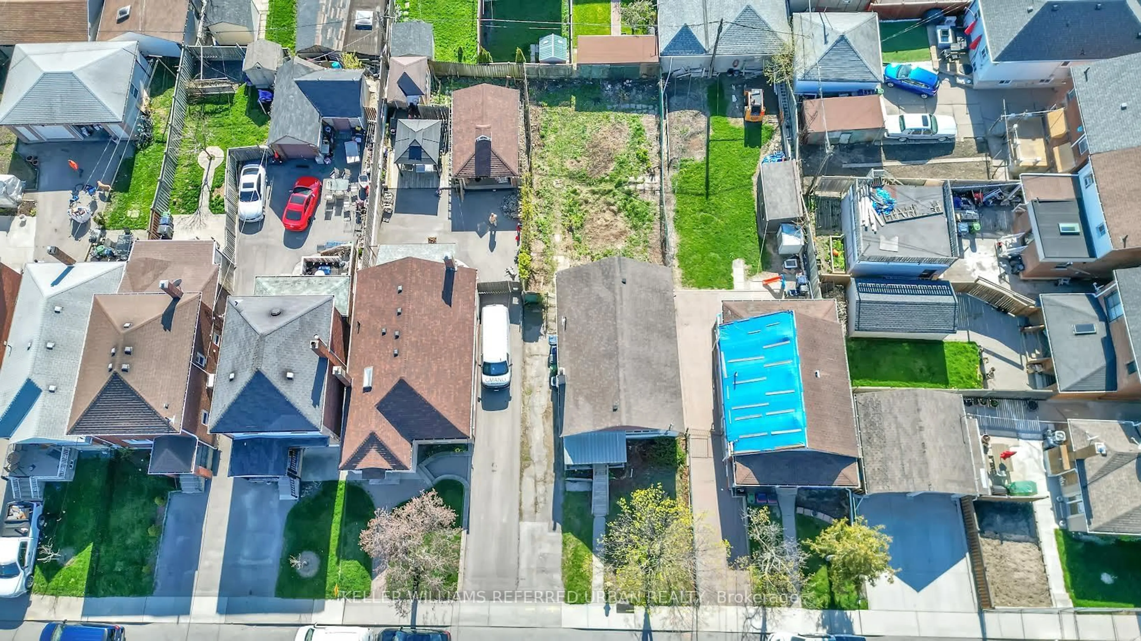 A pic from outside/outdoor area/front of a property/back of a property/a pic from drone, street for 66 Kane Ave, Toronto Ontario M5M 3M7