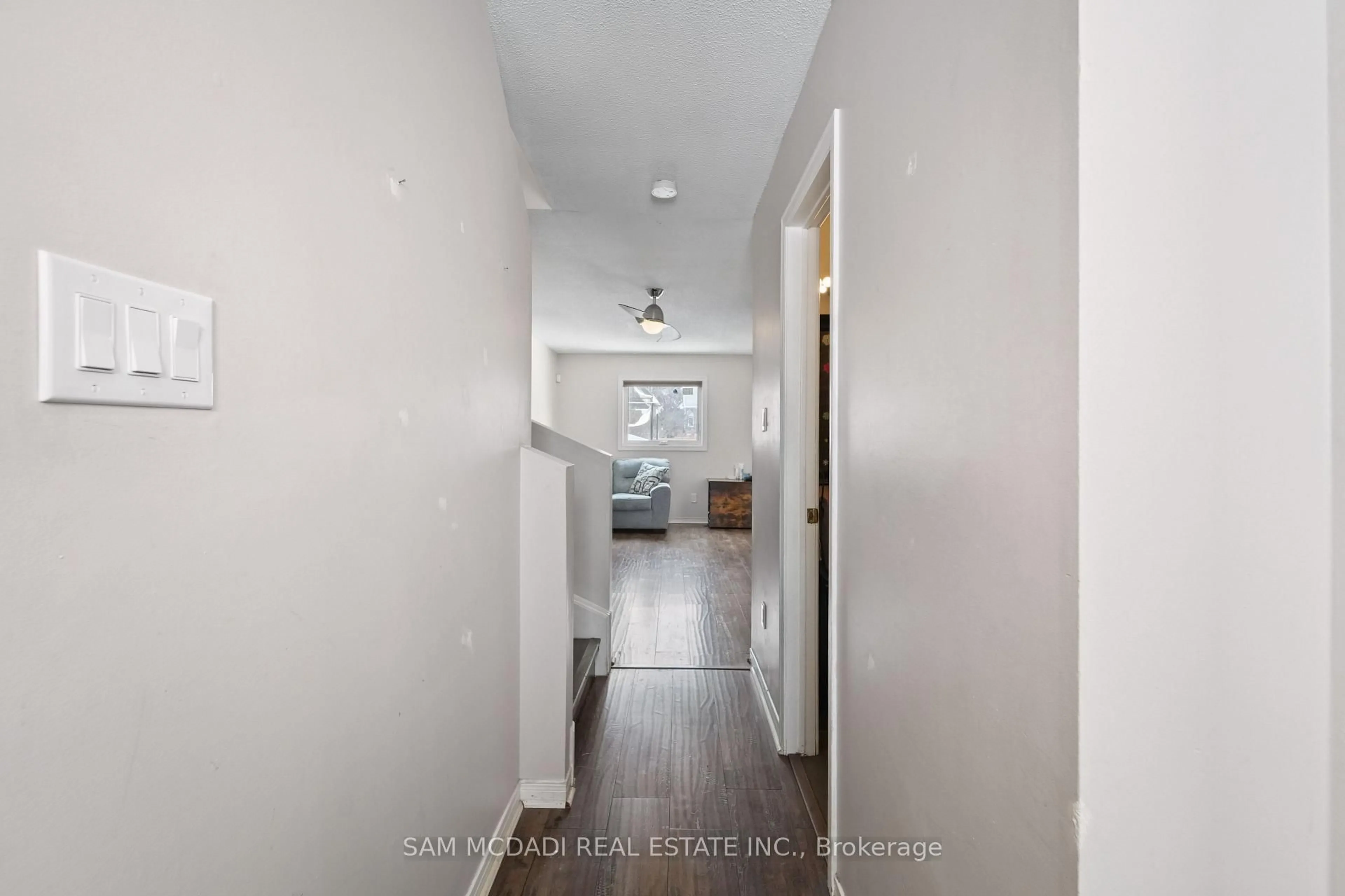 Indoor entryway for 3382 Nighthawk Tr, Mississauga Ontario L5N 6G5