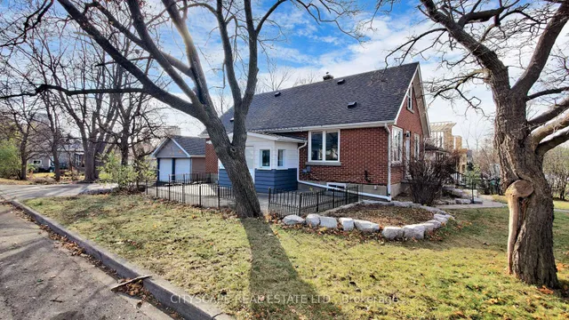 39 Woodward Ave, Brampton 3
