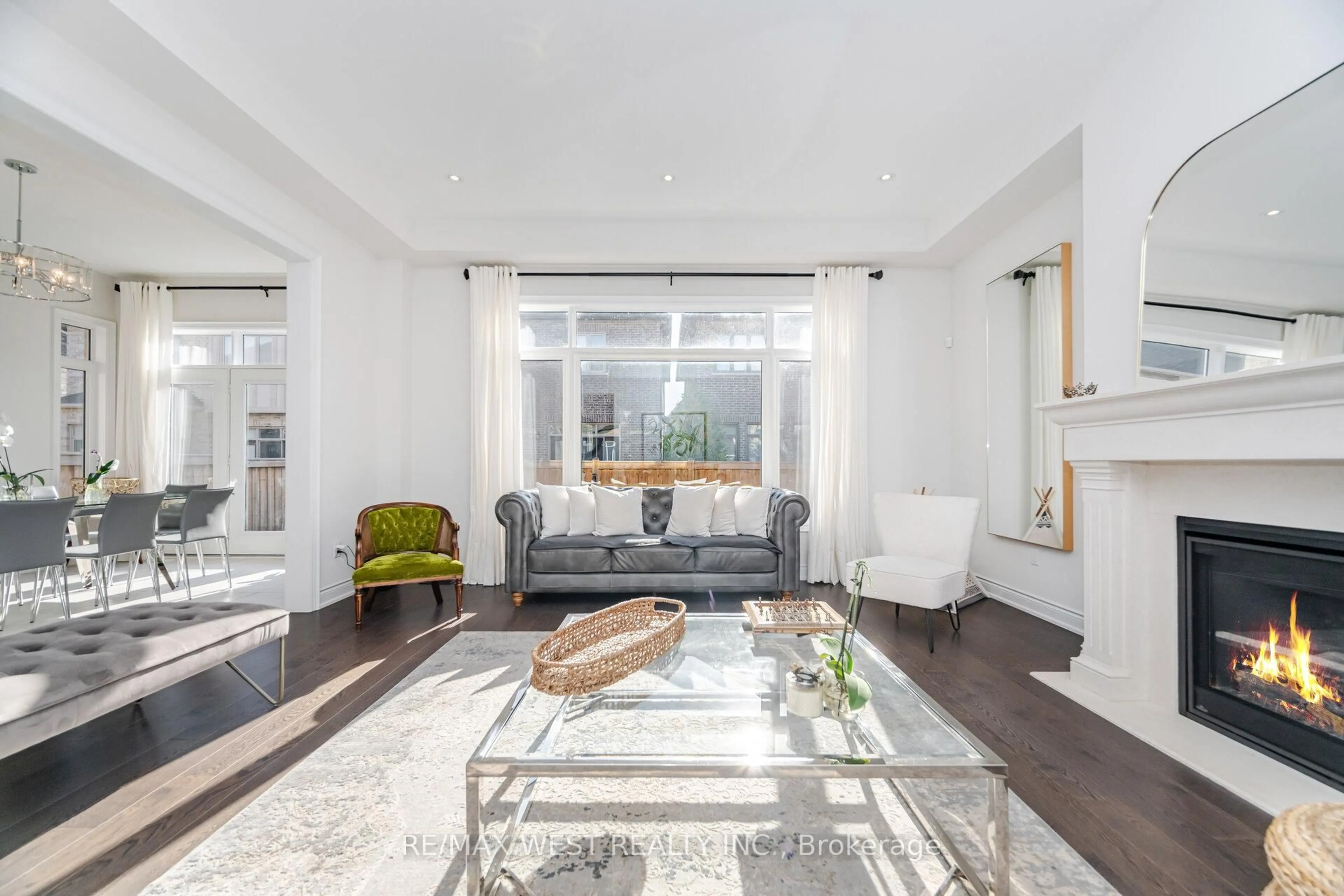 Living room with furniture, unknown for 3102 Millicent Ave, Oakville Ontario L6H 0V2