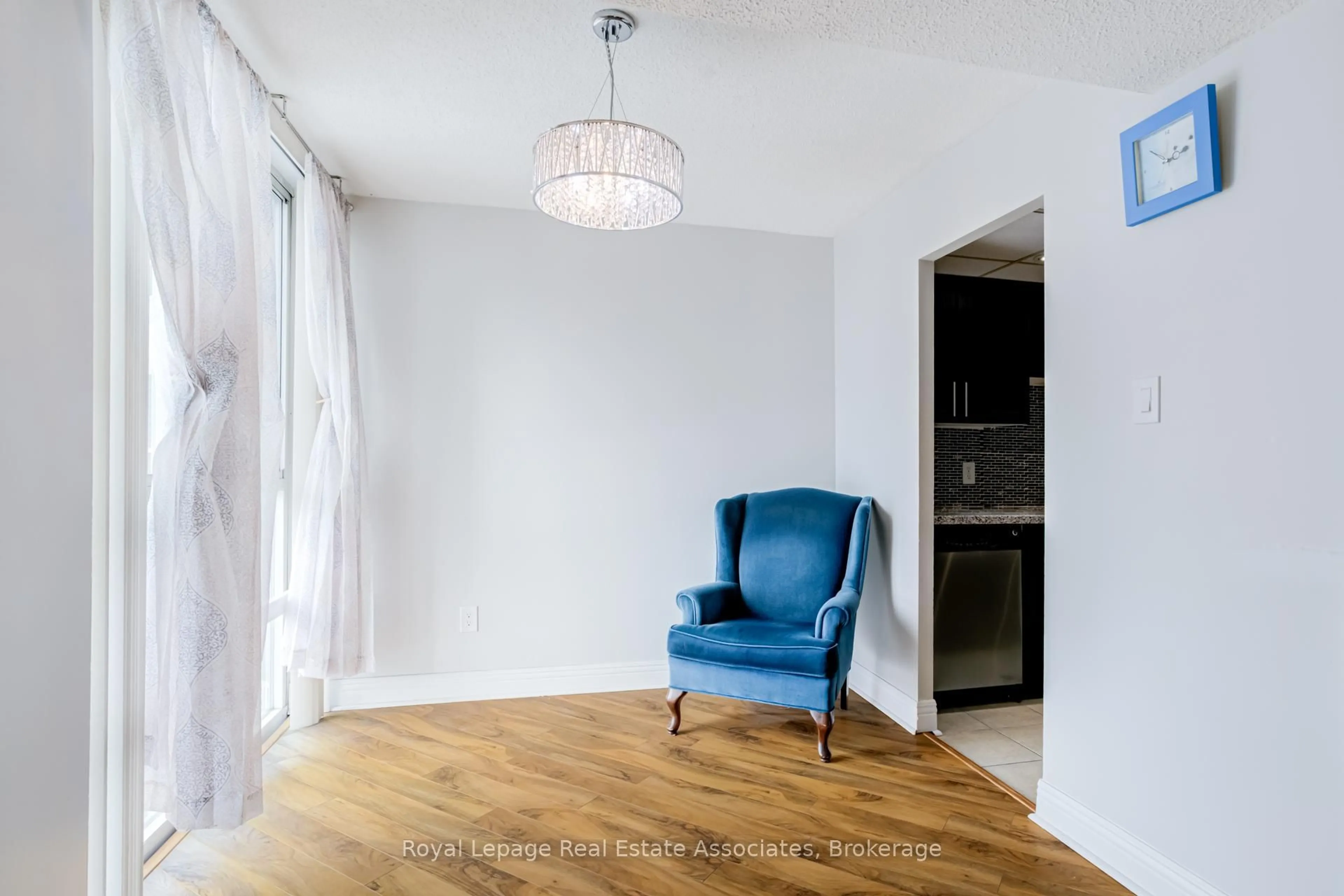 Living room with furniture, unknown for 3650 Kaneff Cres #1006, Mississauga Ontario L5A 4A1