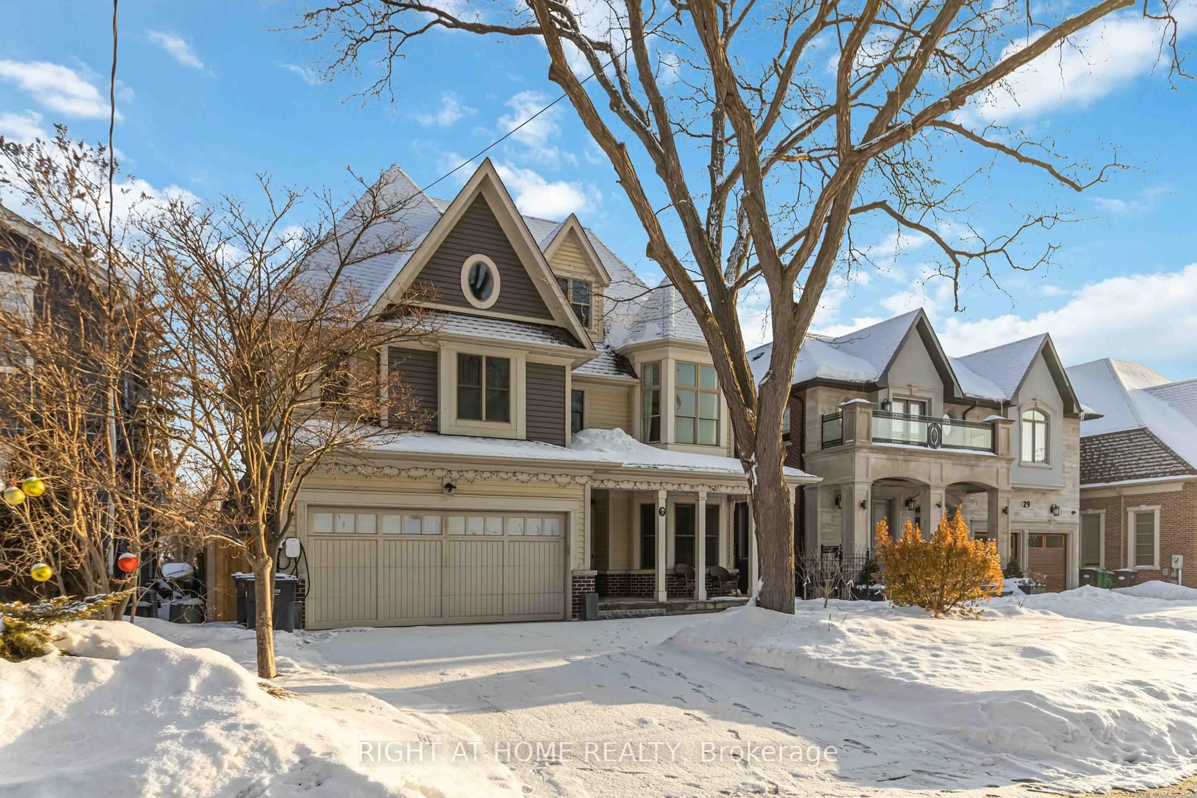 Home with brick exterior material, street for 25 Oakwood Ave, Mississauga Ontario L5G 3L2