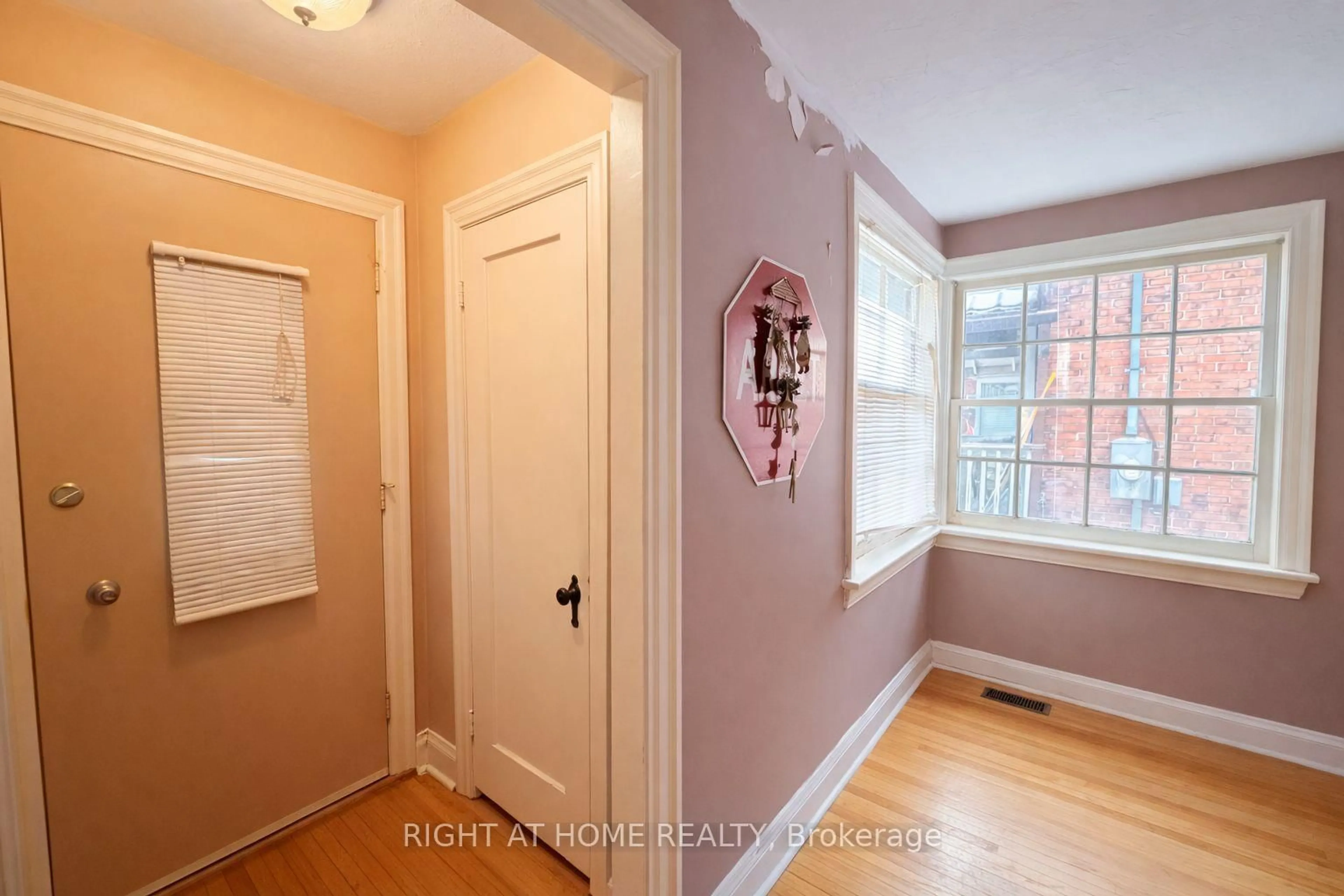 Indoor entryway for 140 Stanley Ave, Toronto Ontario M8V 1N9