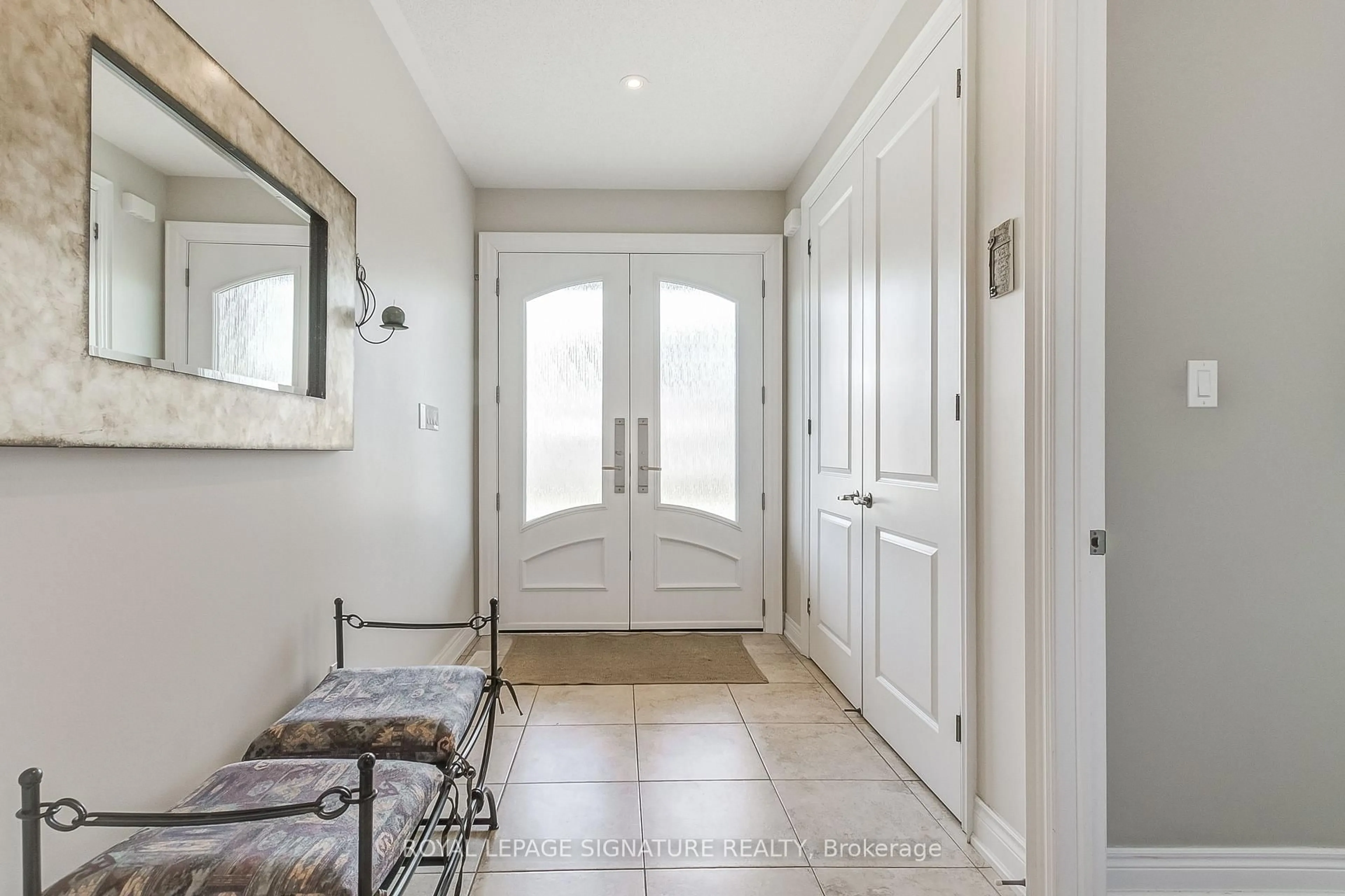 Indoor entryway for 18 Flanders Rd, Brampton Ontario L6X 0W4