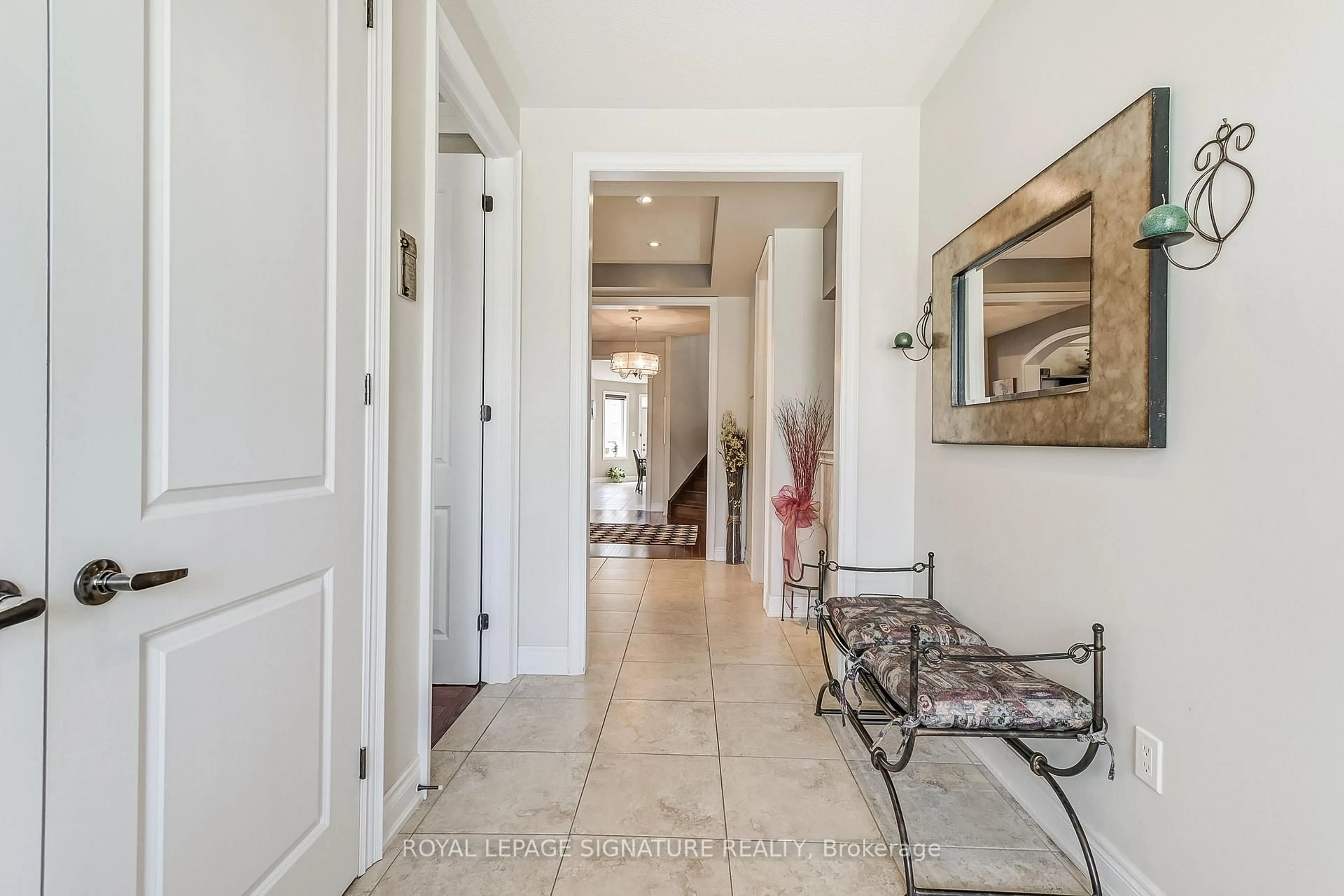 Indoor entryway for 18 Flanders Rd, Brampton Ontario L6X 0W4