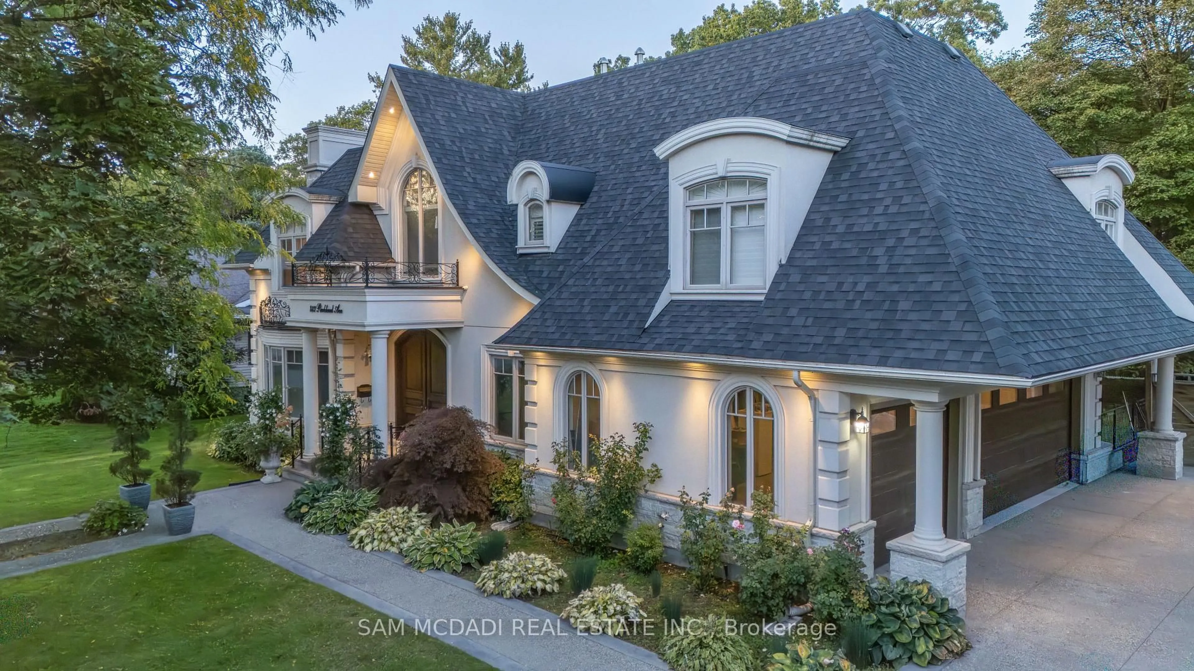 Home with brick exterior material, street for 883 Parkland Ave, Mississauga Ontario L5H 3G6