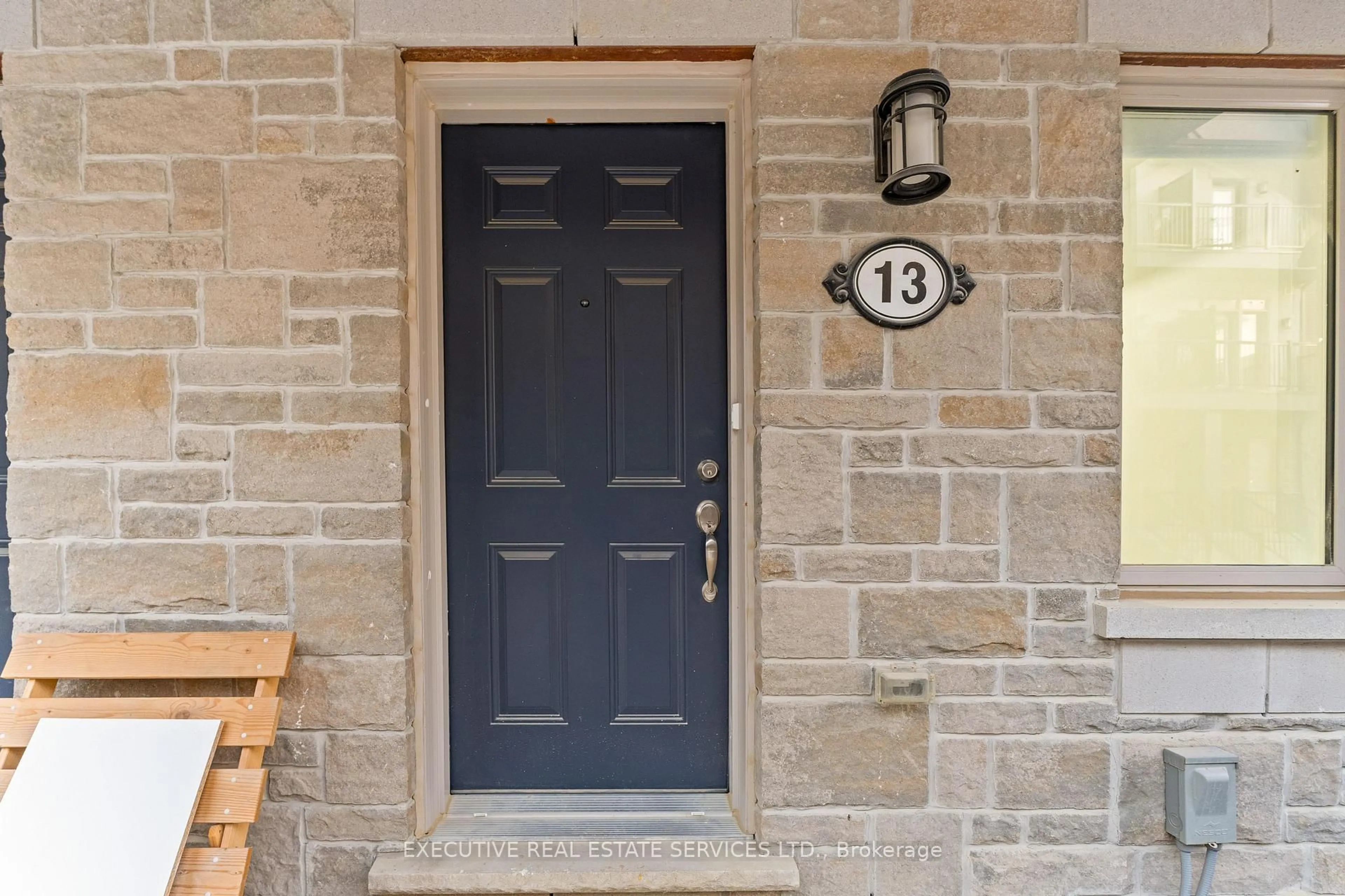 Indoor entryway for 13 ORMAND Terr, Caledon Ontario L7C 4E5