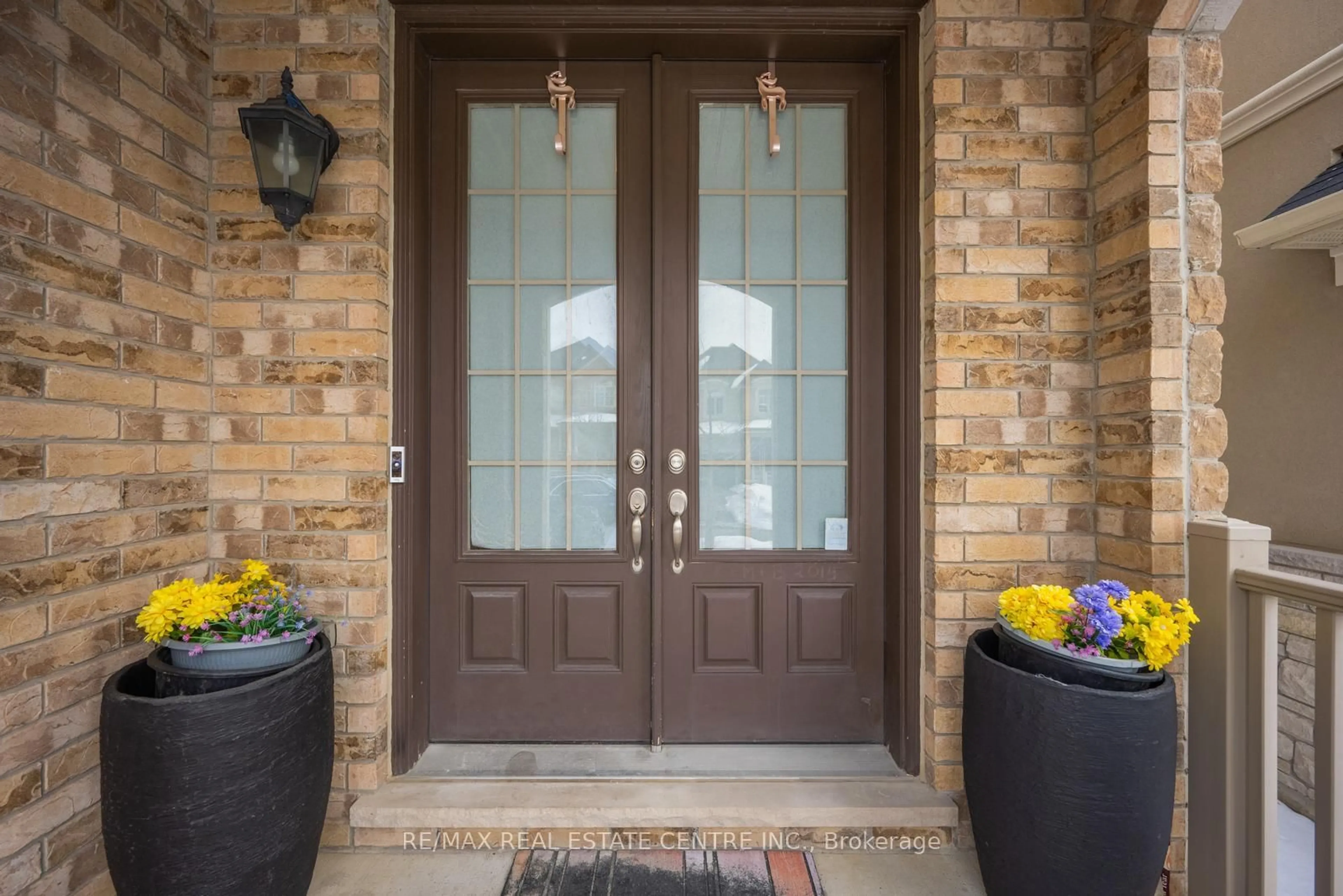 Indoor entryway for 19 Mediterranean Cres, Brampton Ontario N9V 3X6