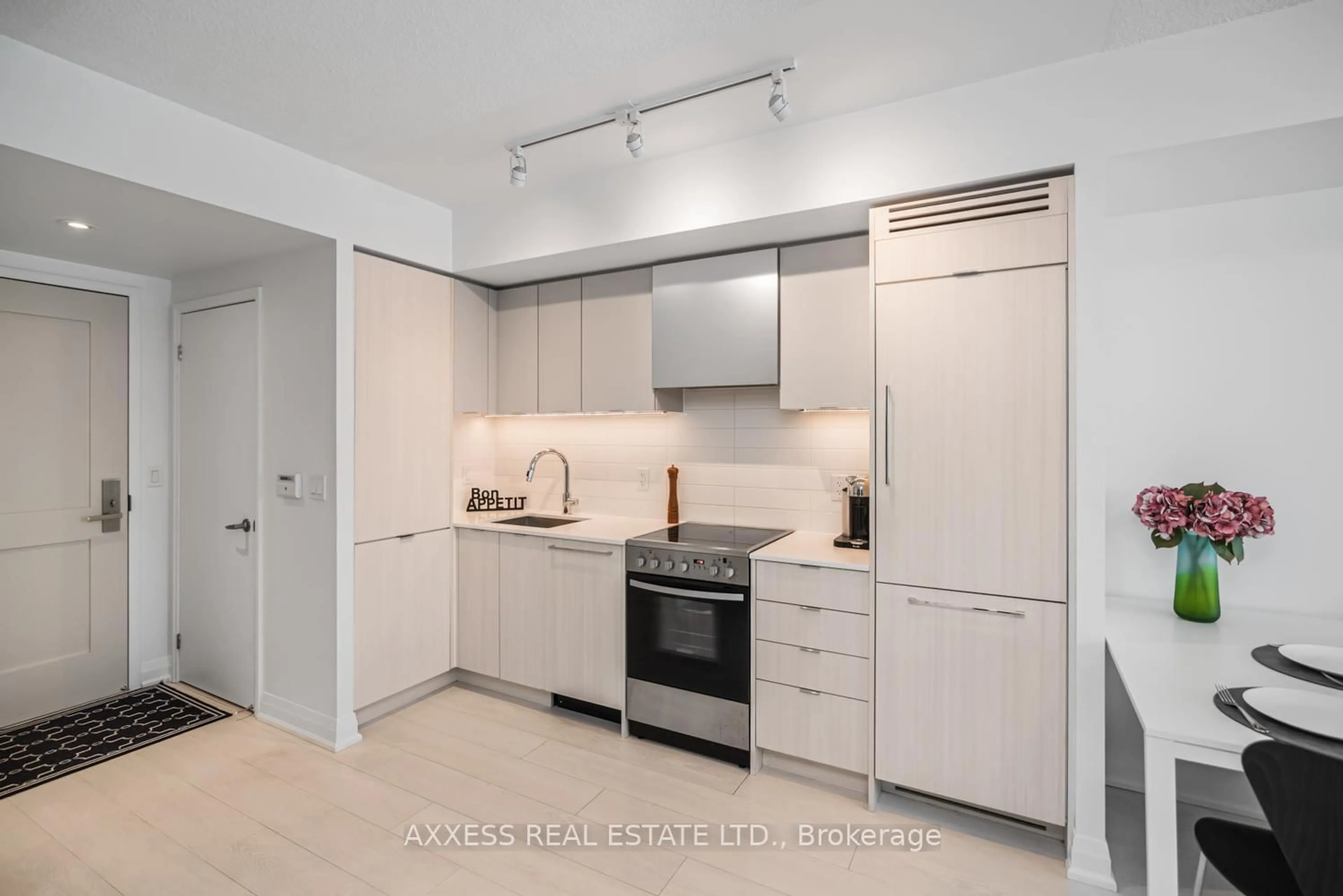 Standard kitchen, unknown for 10 Gibbs Rd, Toronto Ontario M9B 0E2