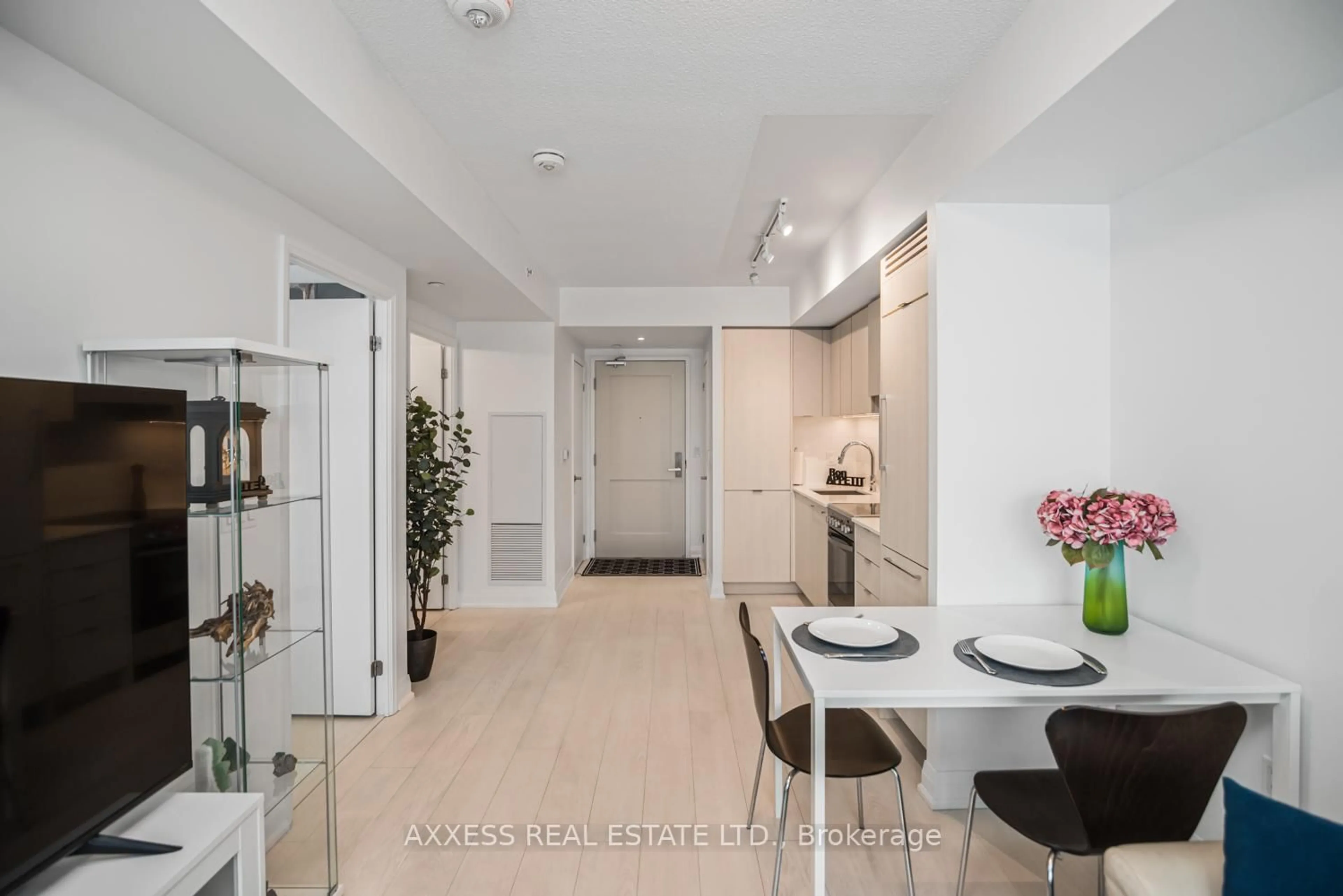 Open concept kitchen, unknown for 10 Gibbs Rd, Toronto Ontario M9B 0E2