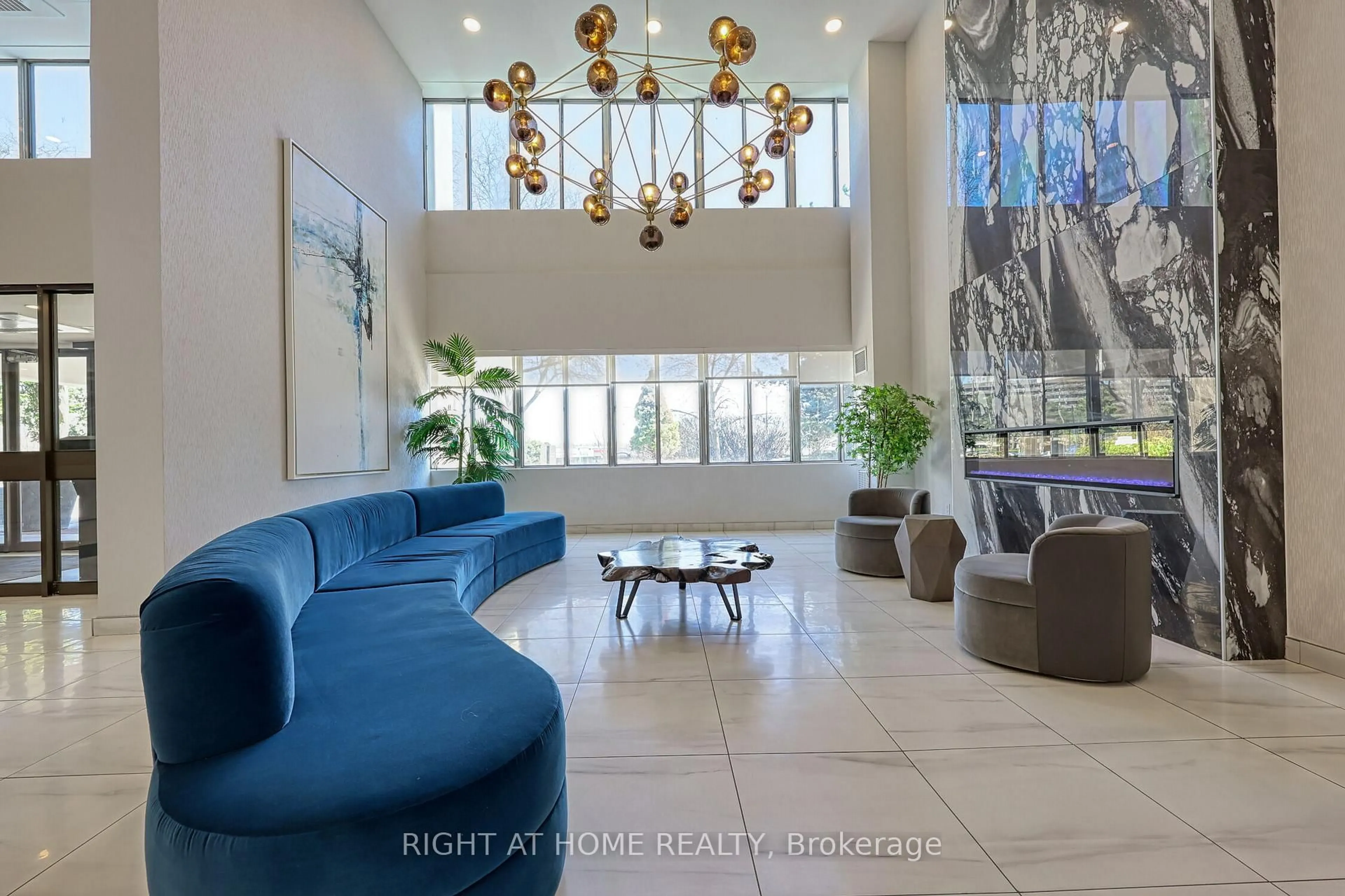 Lobby for 1580 Mississauga Valley Blvd #205, Mississauga Ontario L5A 3T8