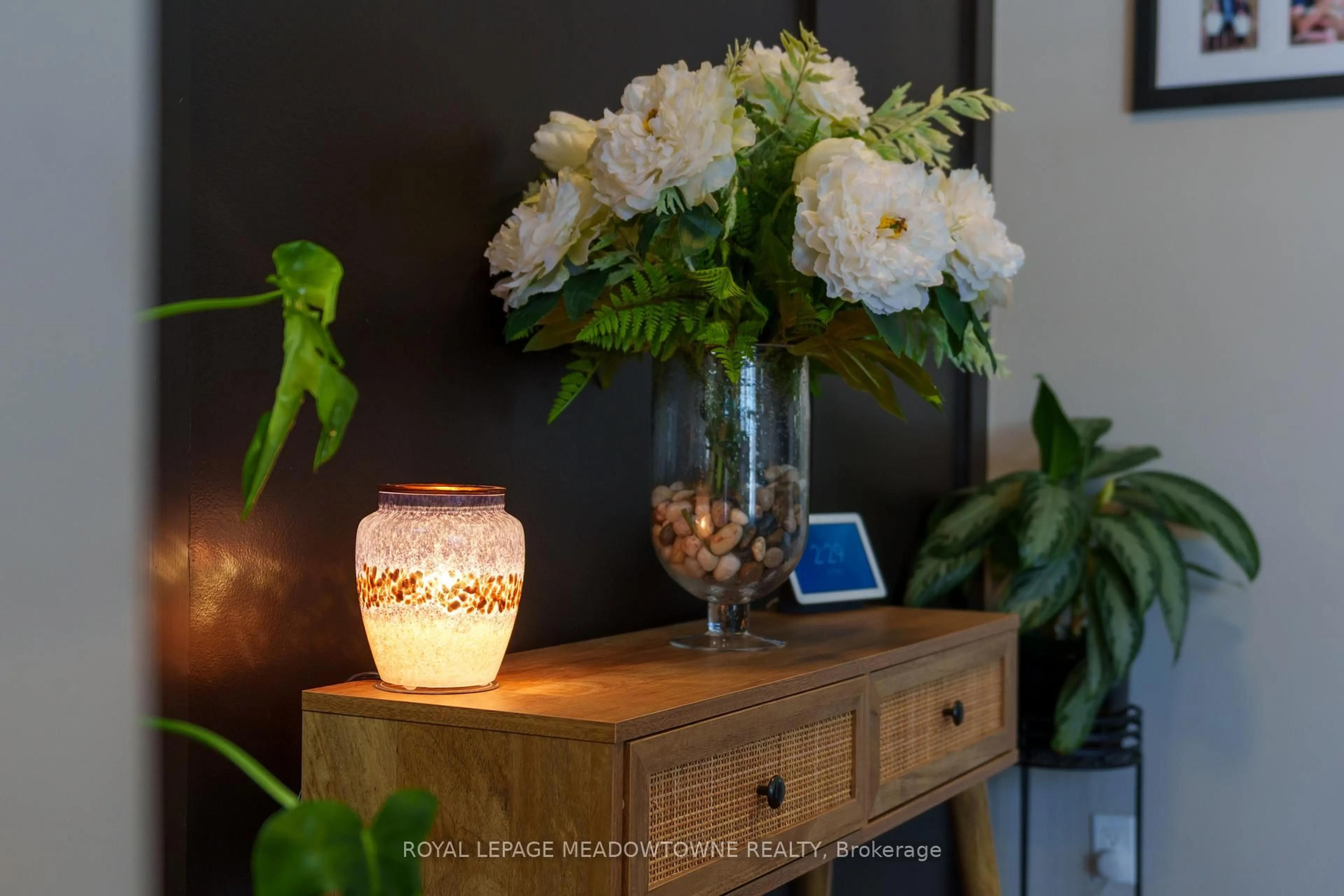 Indoor entryway for 80 Sargent Rd, Halton Hills Ontario L7G 1L1